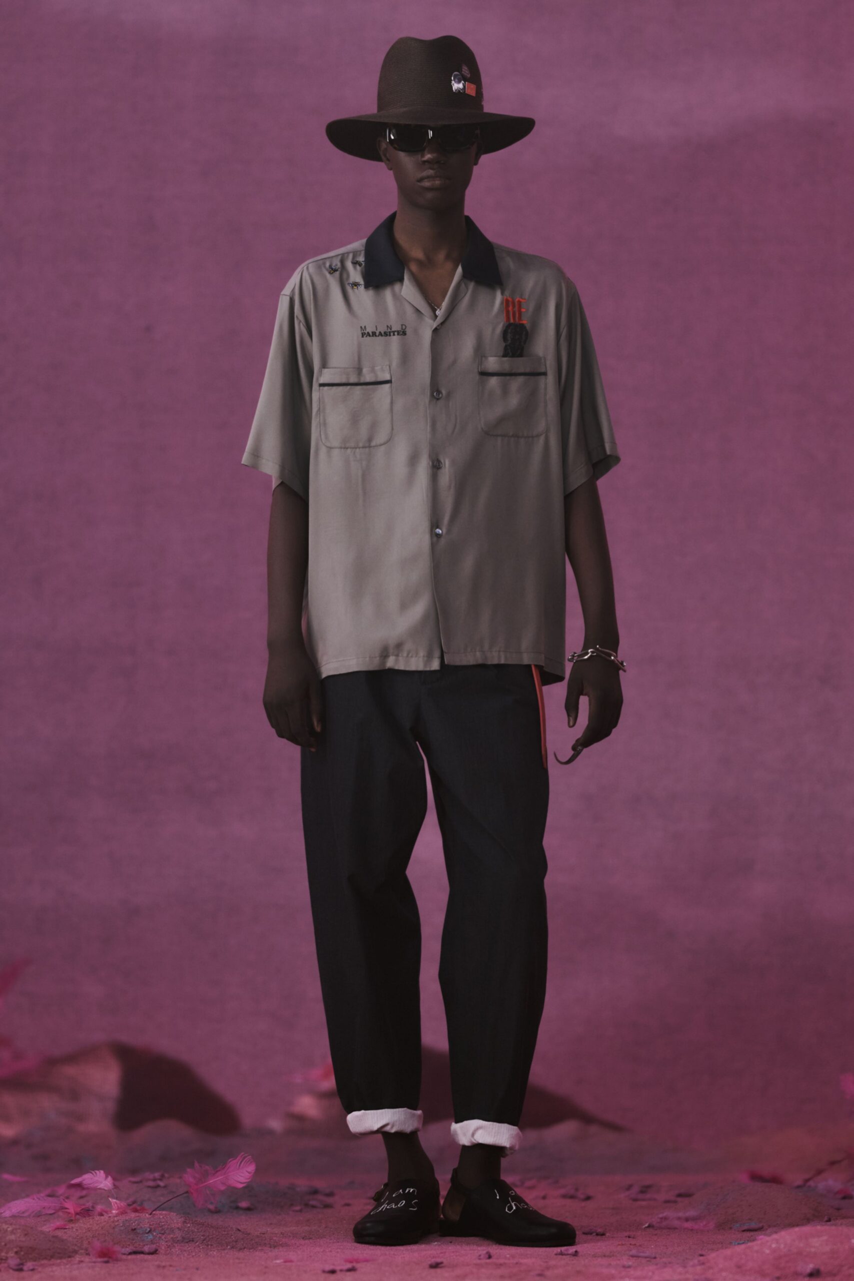 gray short-sleeve shirt with black pants