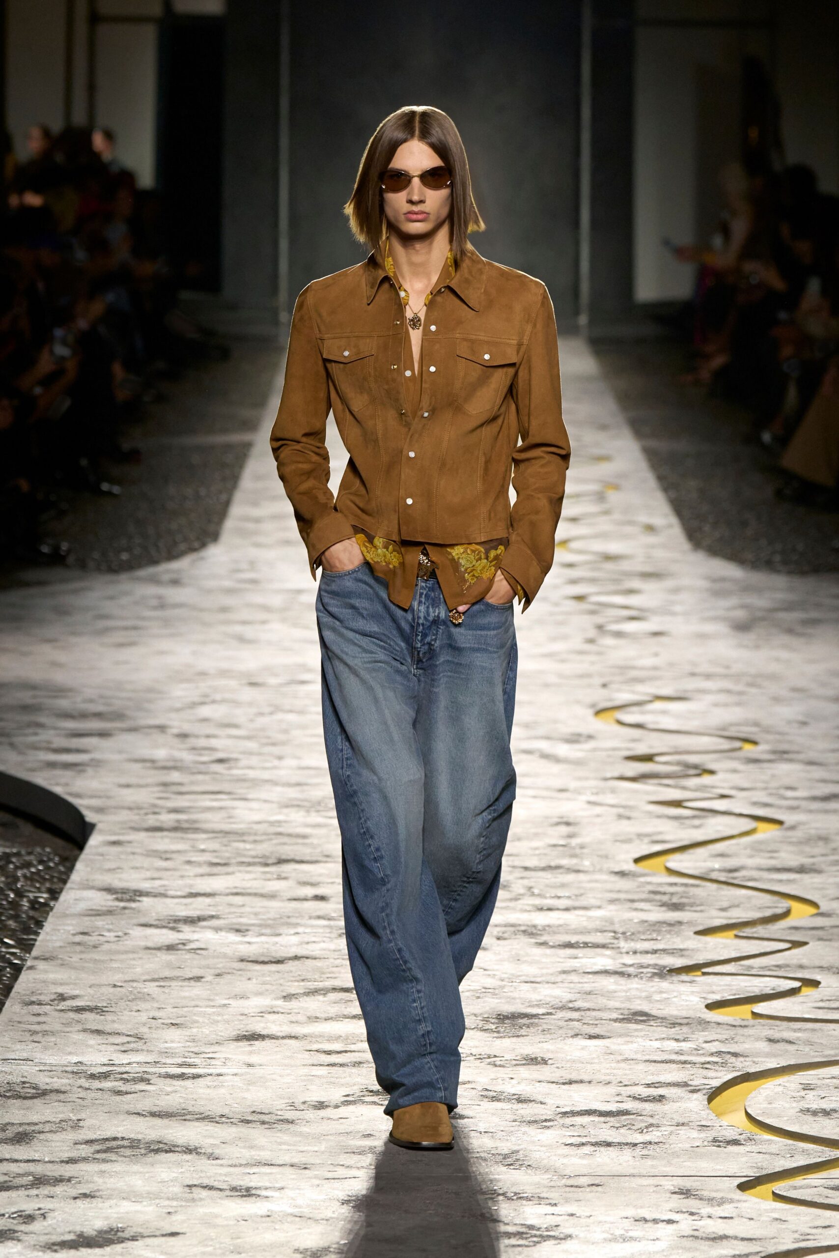 yellow cotton short-sleeve collared fitted shirt