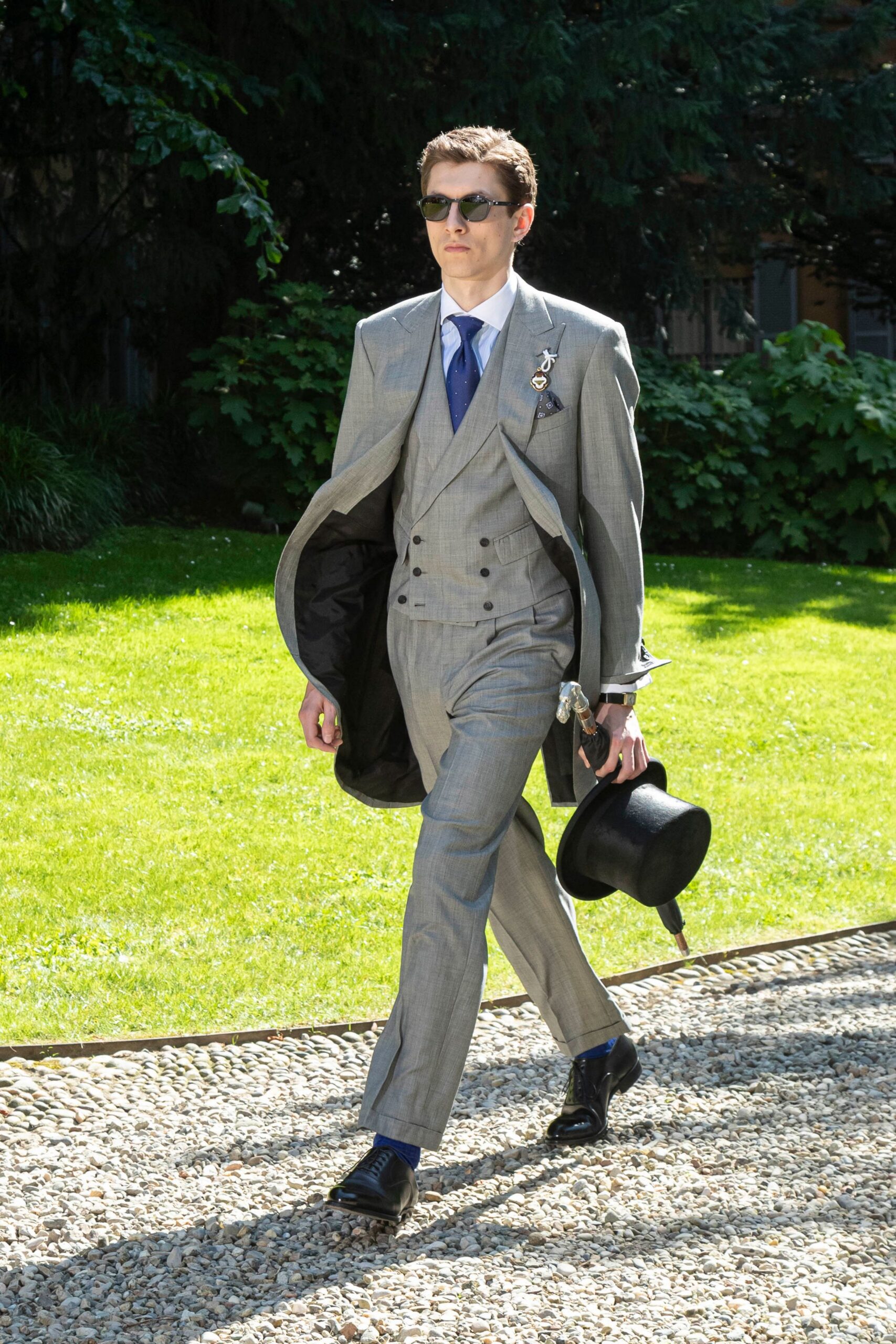 gray cotton long-sleeve collared tailored buttoned suit