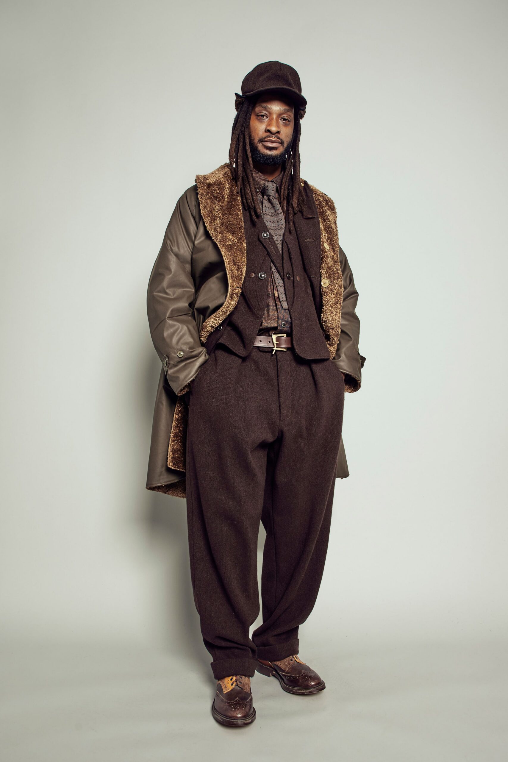 green wool long-sleeve relaxed buttoned coat