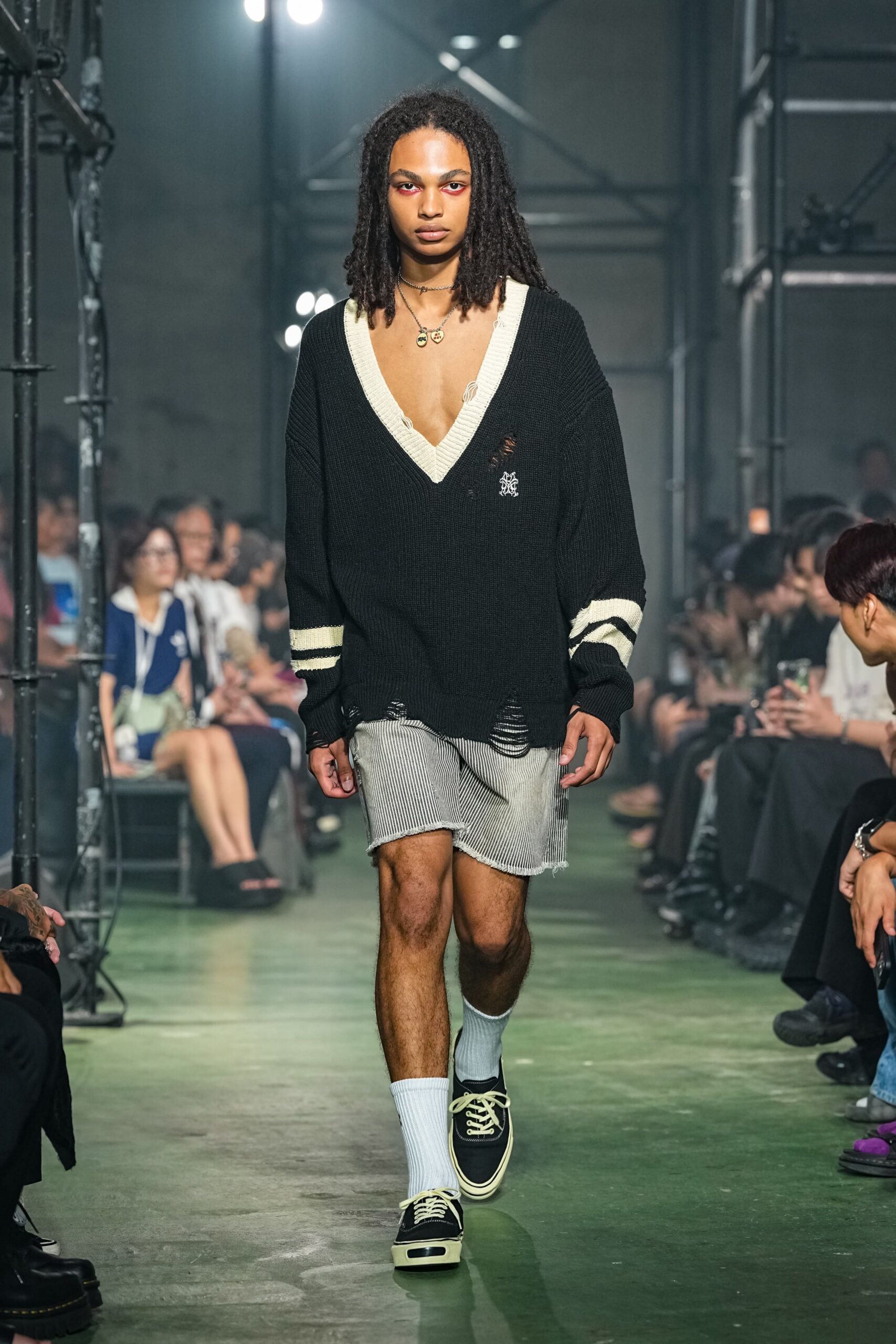 black relaxed sweater with gray shorts