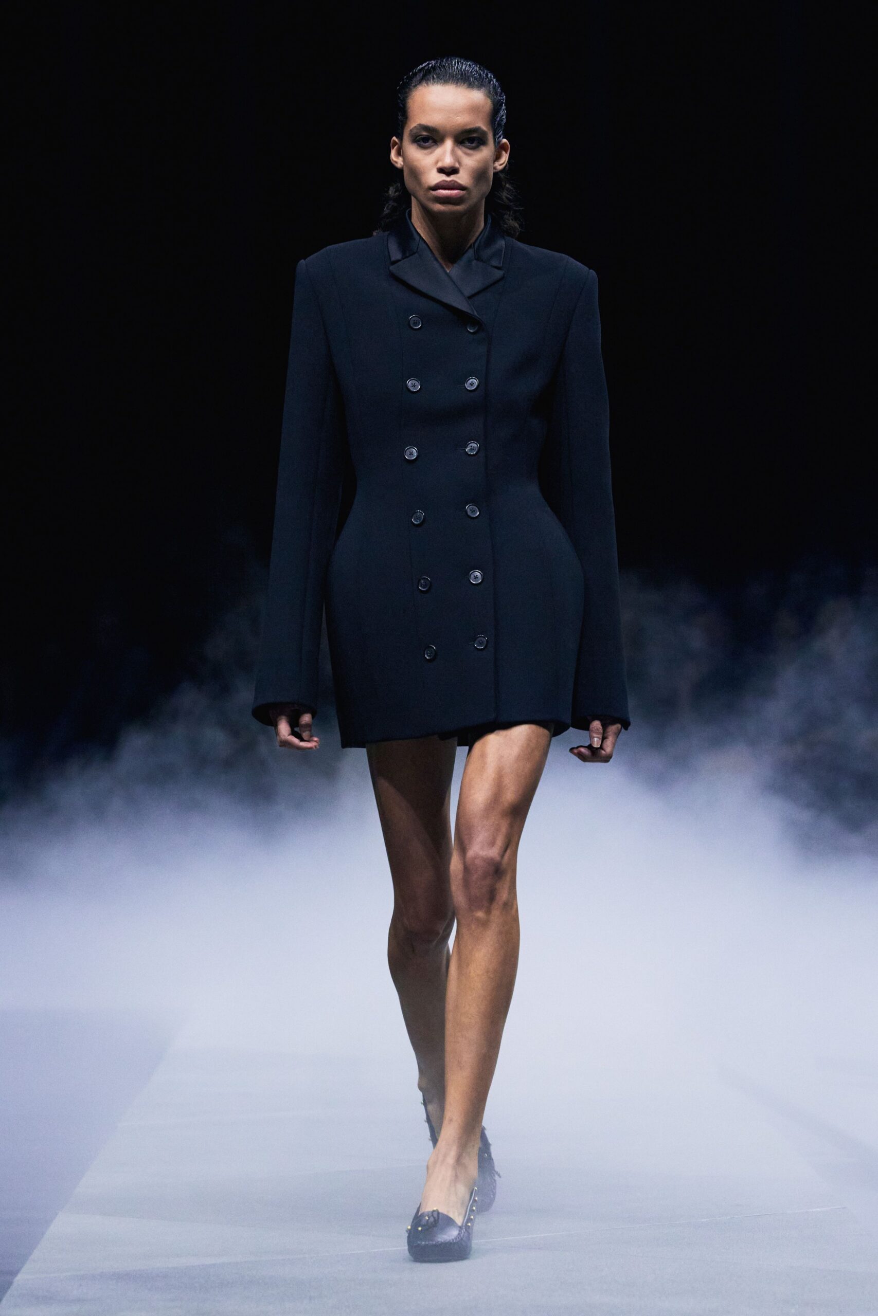 black wool long-sleeve collared structured short blazer