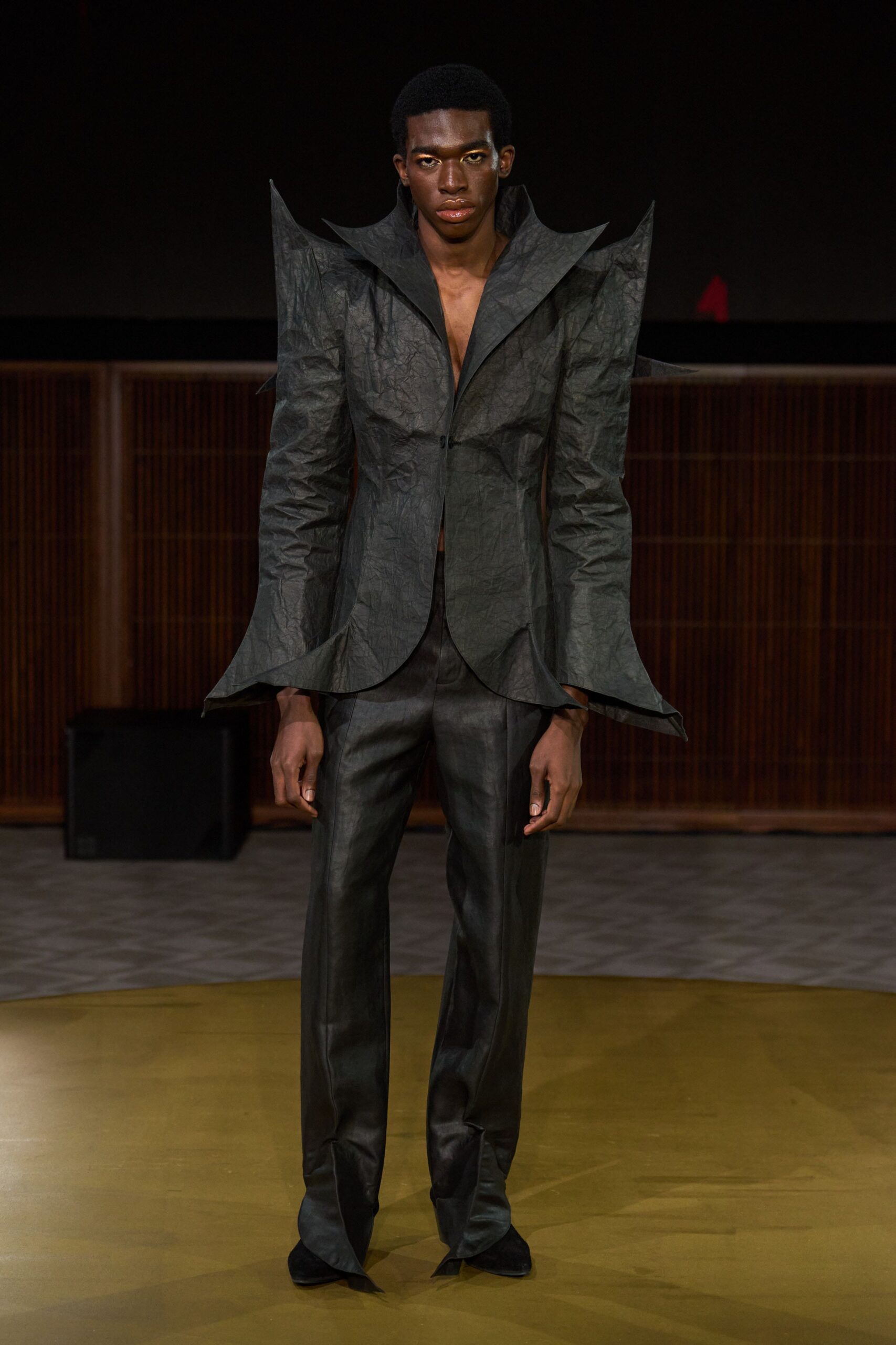 black silk long-sleeve collared structured pleated suit