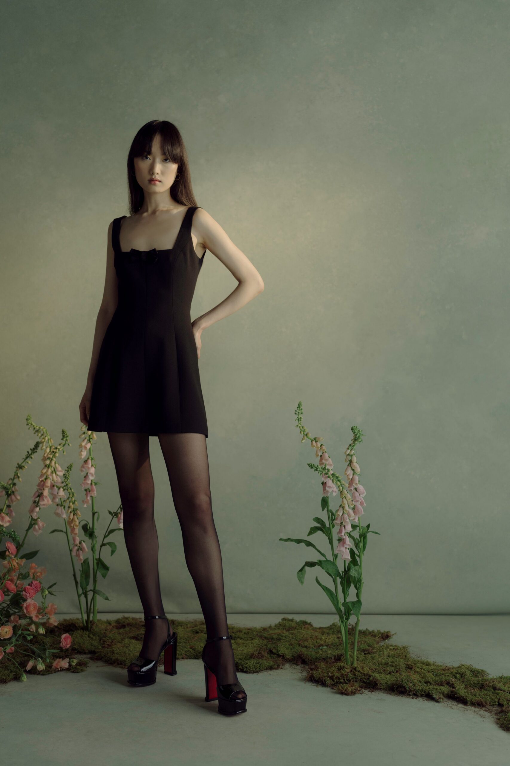 black fitted sleeveless mini dress with heels