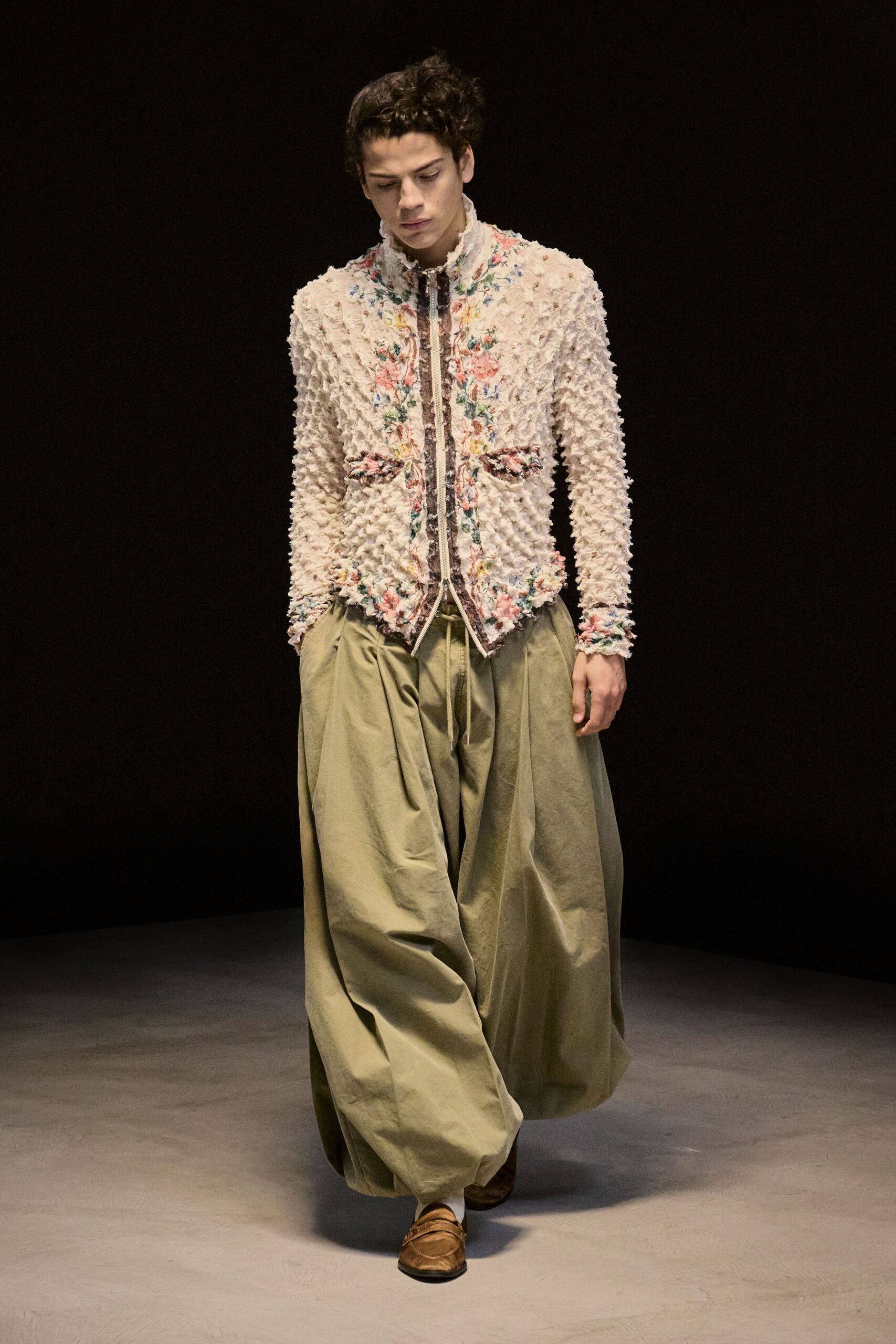 beige cotton long-sleeve collared fitted embroidered jacket