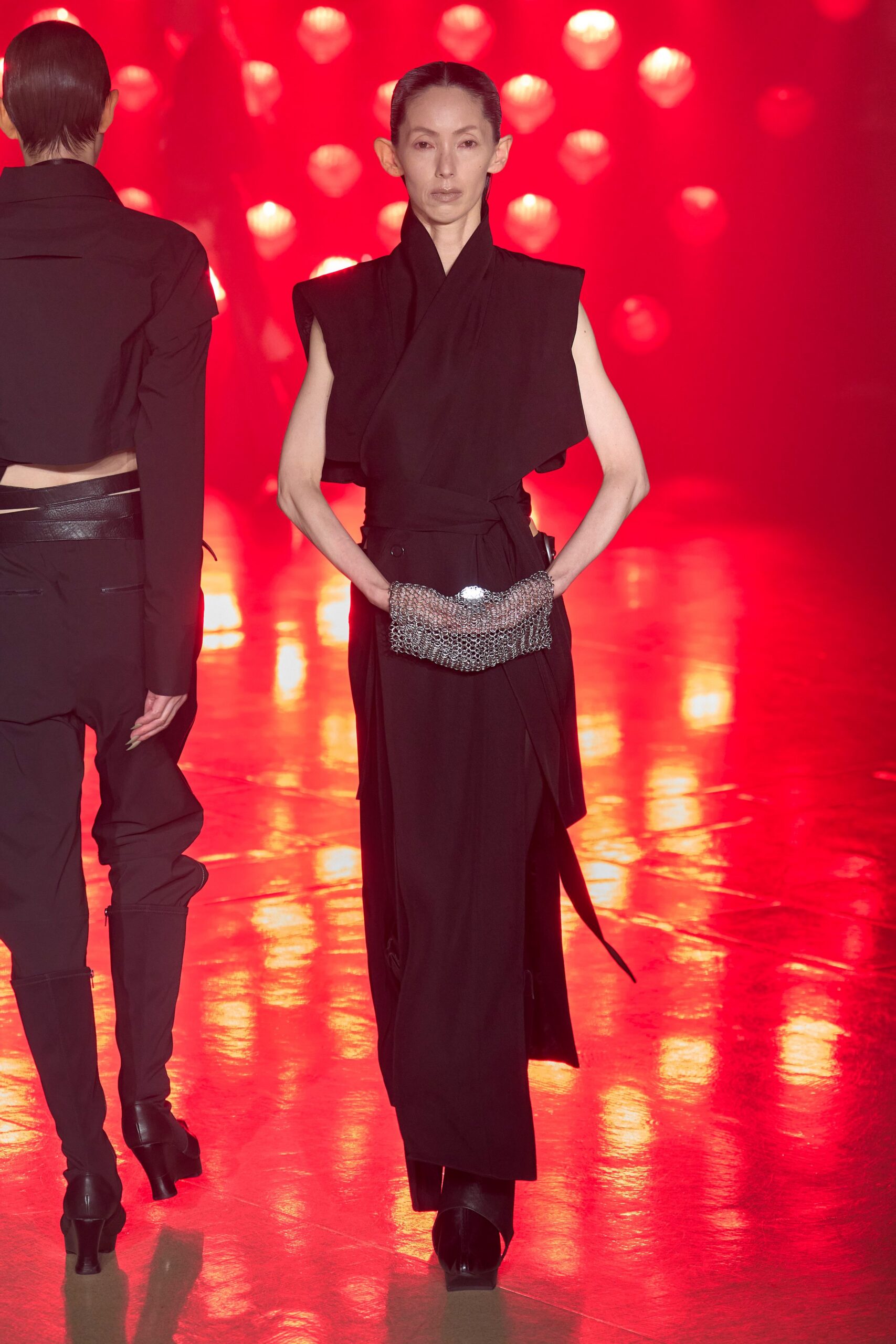 black fitted sleeveless dress