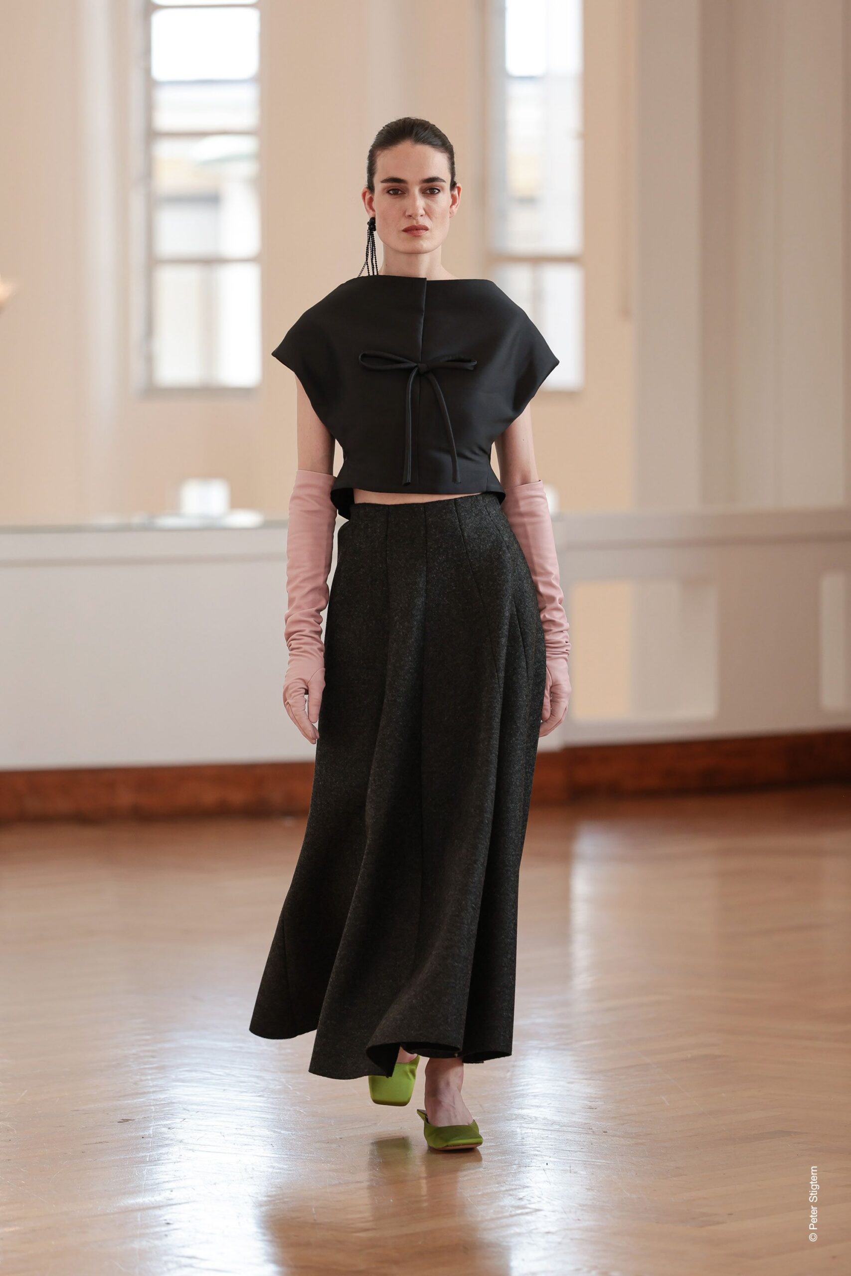black top gray skirt pink gloves green shoes
