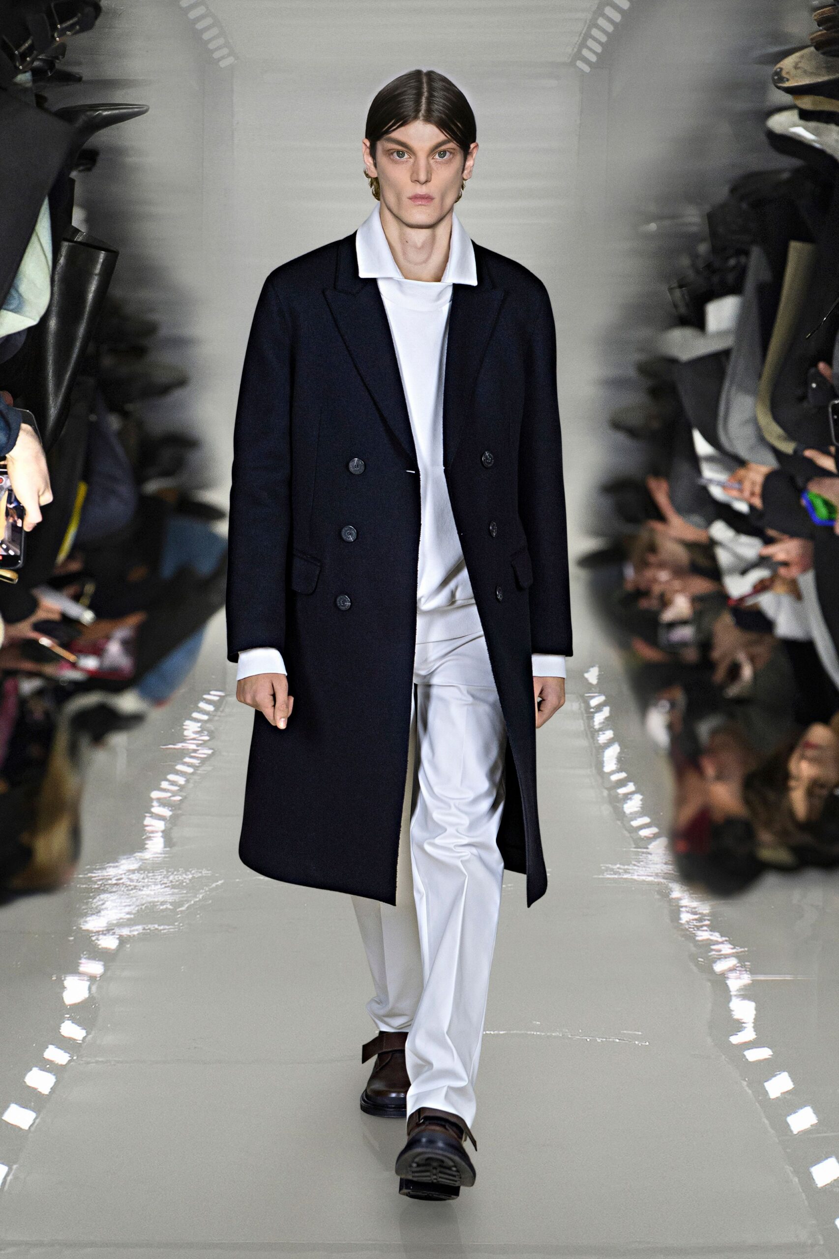 black wool long-sleeve collared structured coat