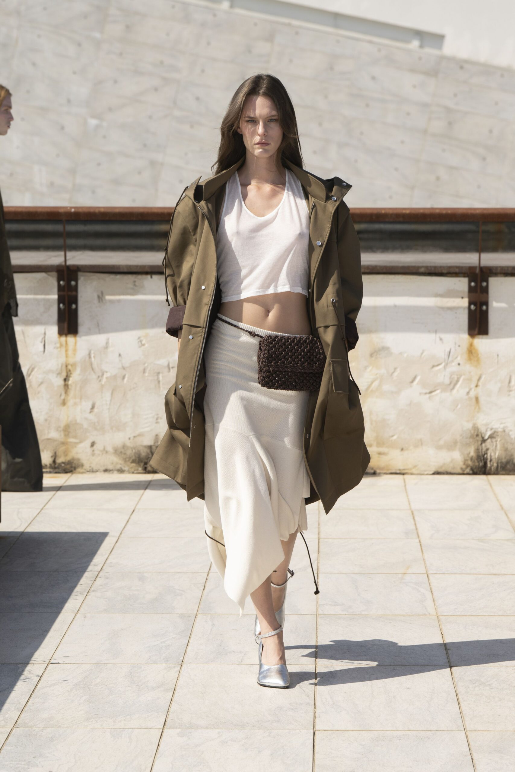 green cotton long-sleeve collared relaxed buttoned coat