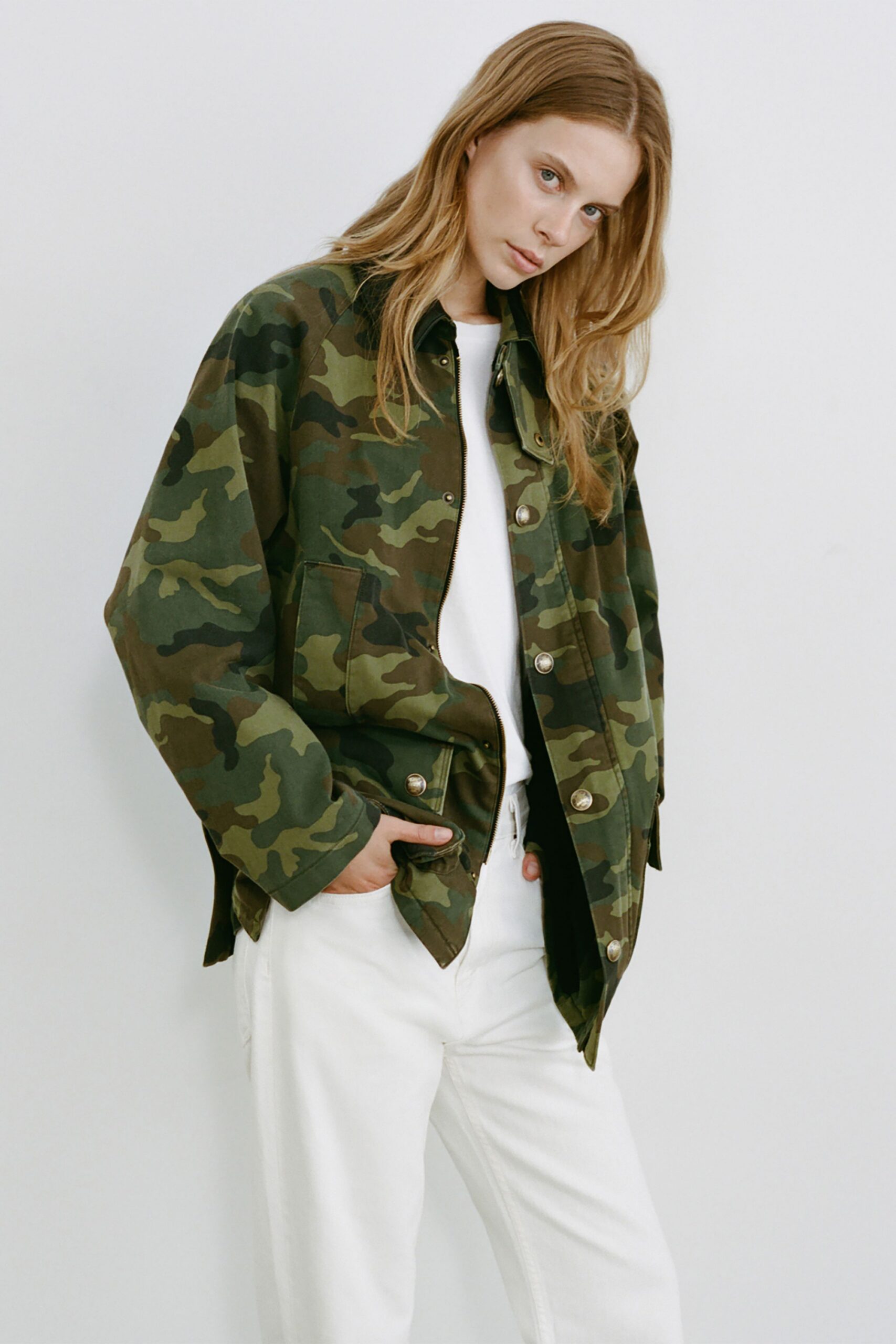 green cotton long-sleeve collared oversized camouflage jacket