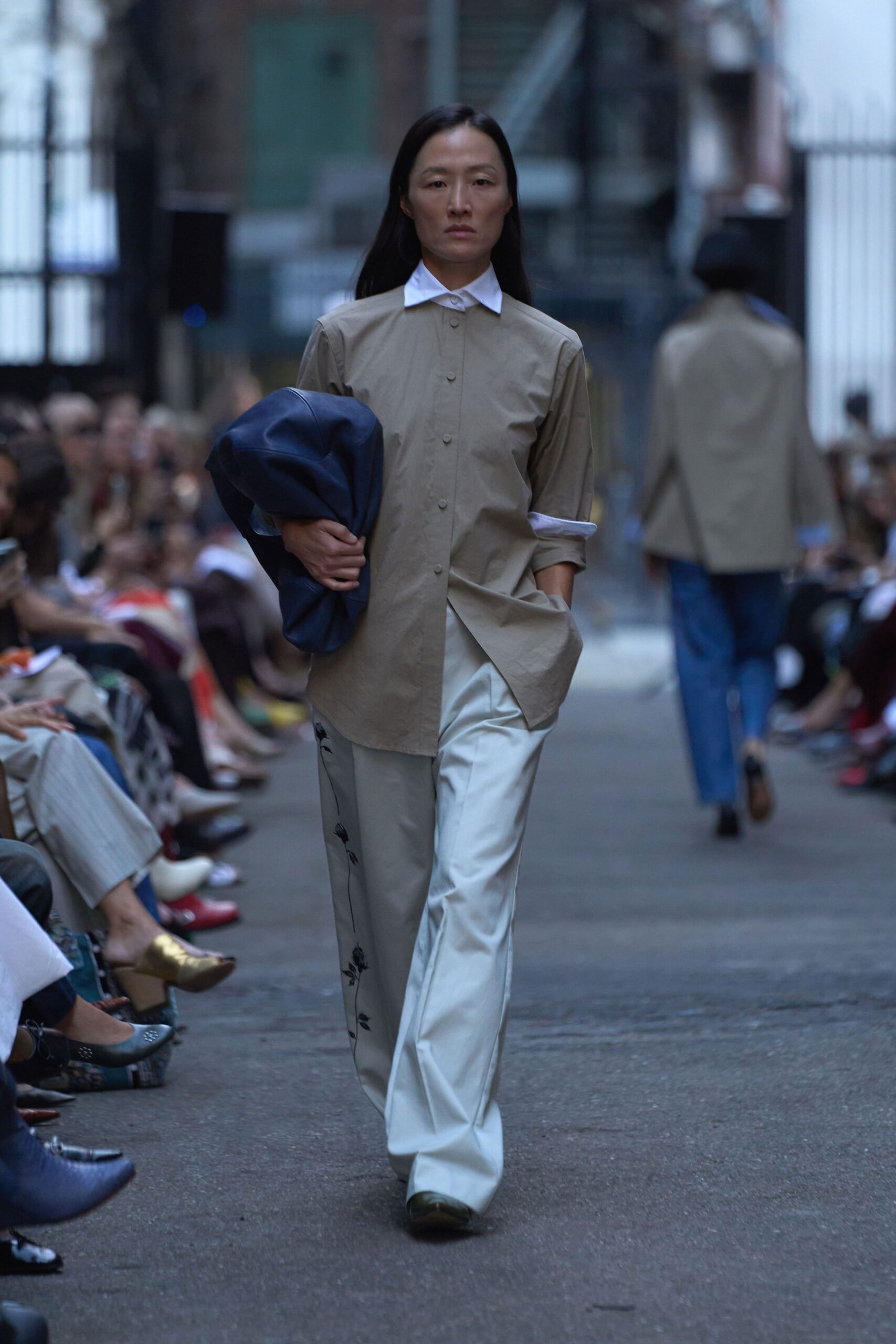 beige shirt white pants black shoes