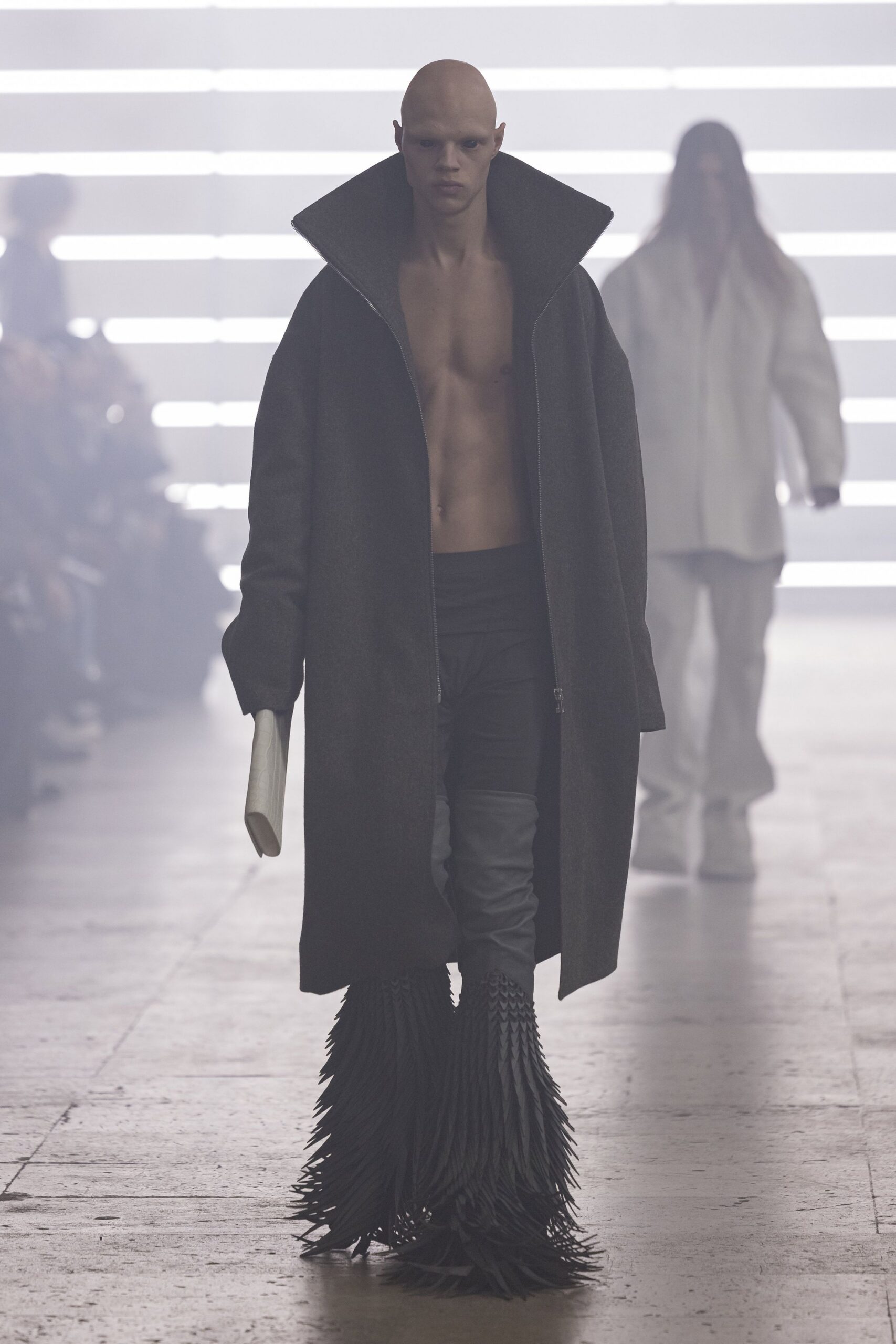 gray wool long-sleeve collared oversized draped coat