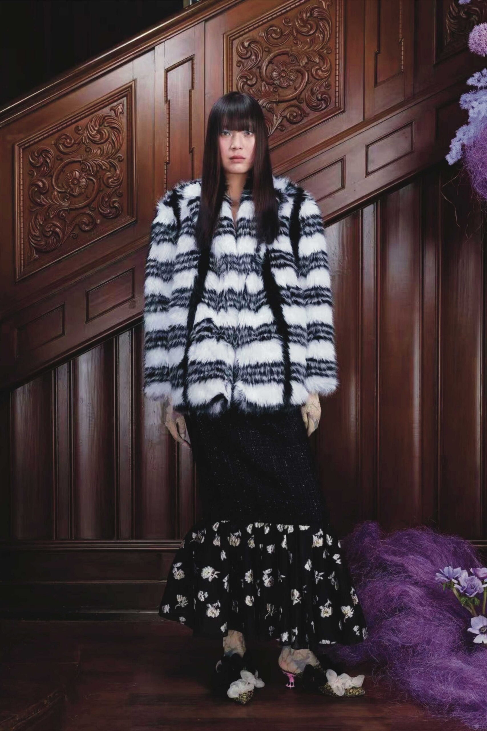 black faux-fur long-sleeve fitted striped coat
