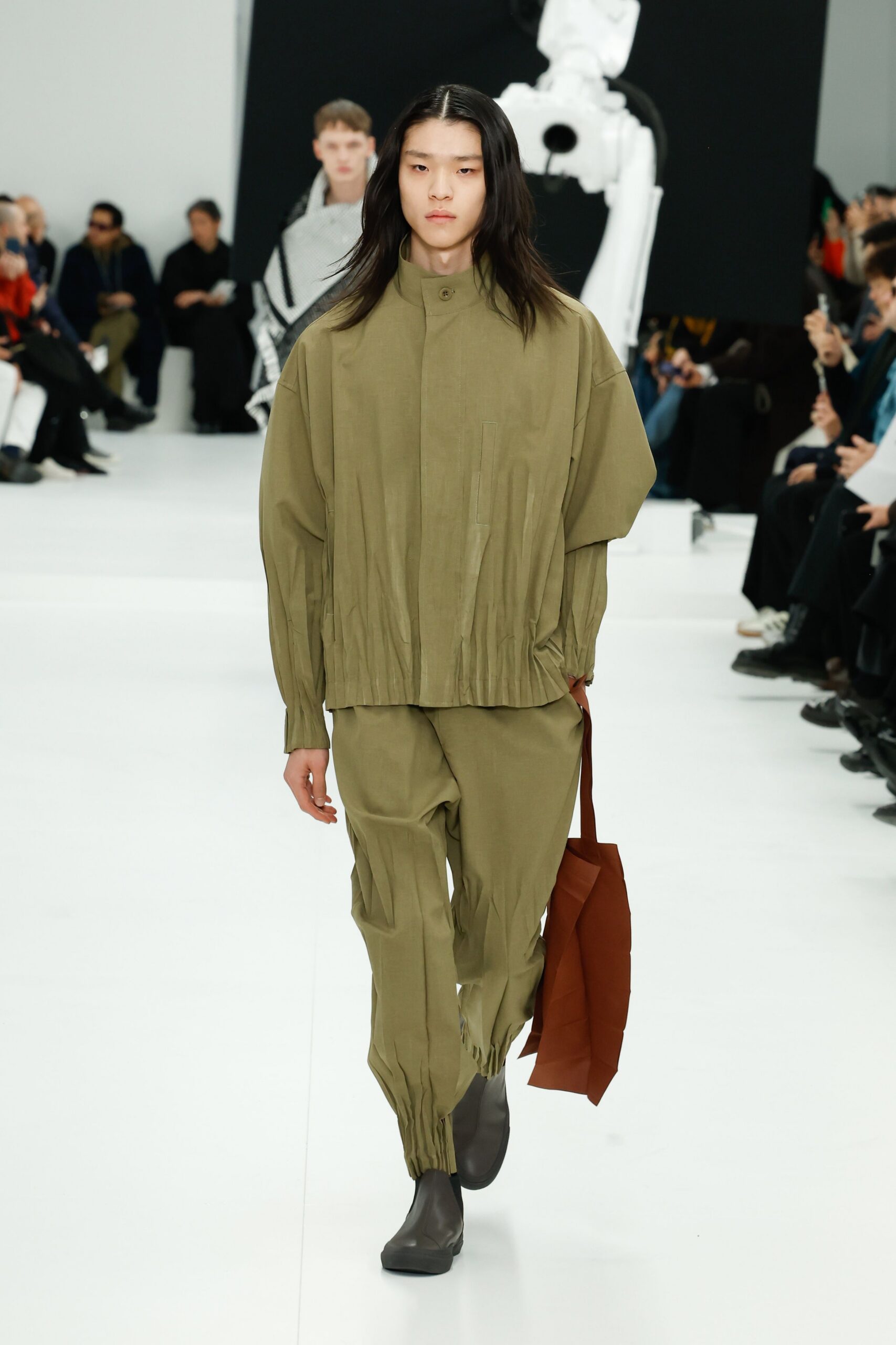 green cotton long-sleeve collared relaxed pleated jacket