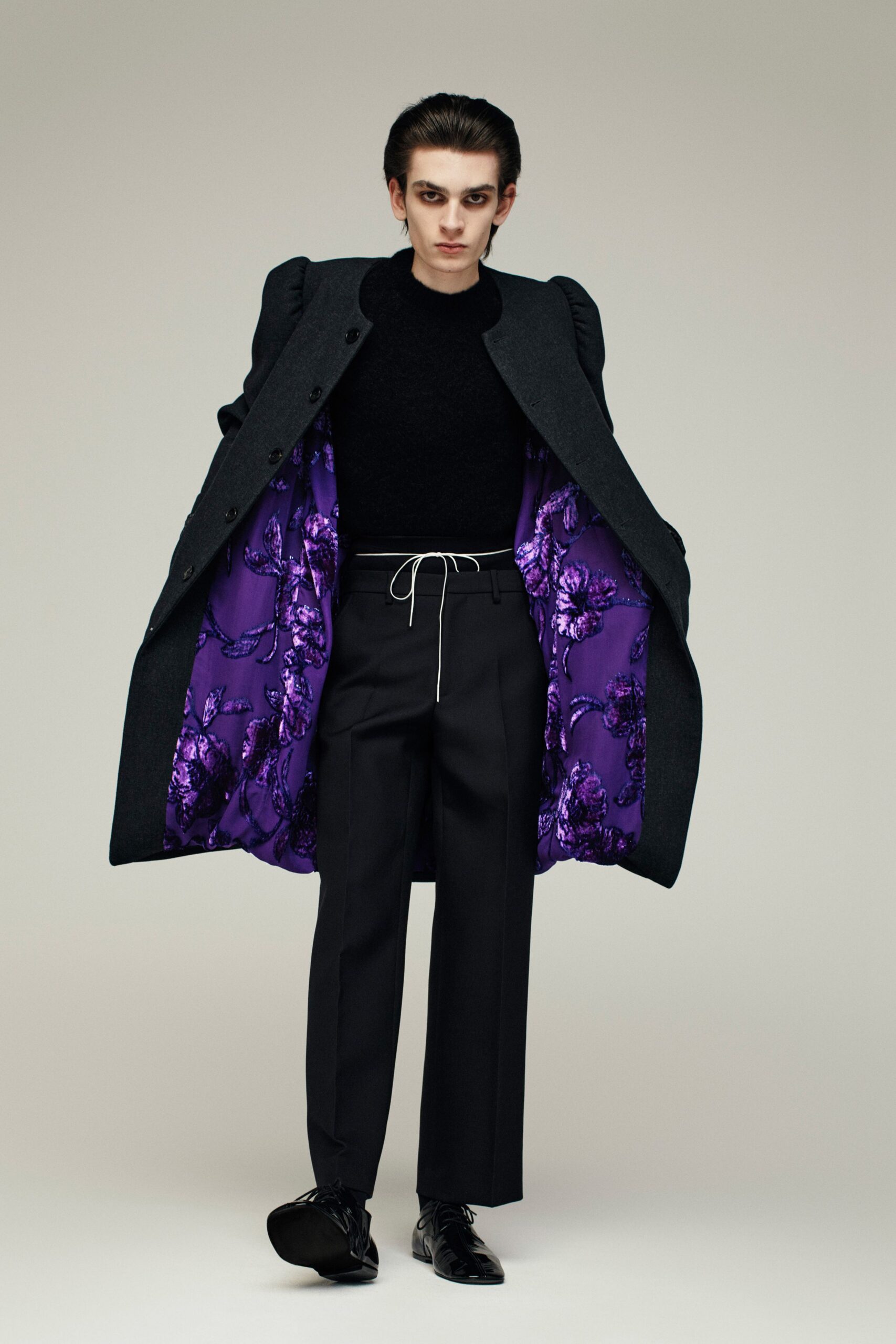 black wool long-sleeve collared structured buttoned pleated coat