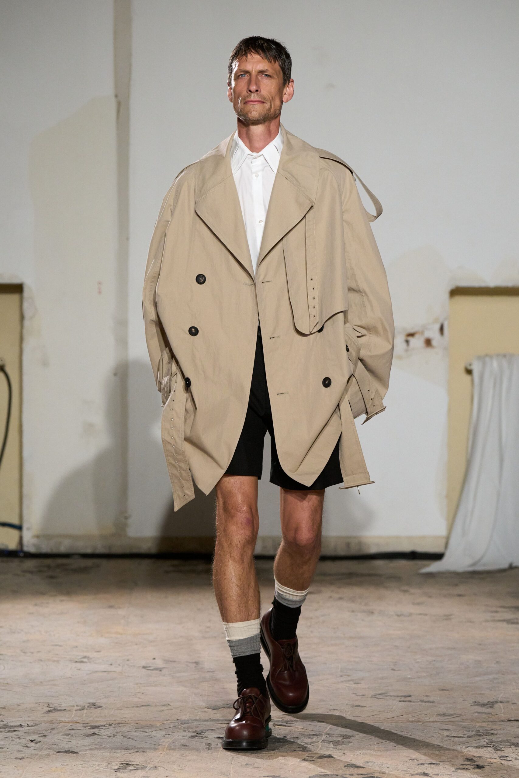 beige cotton long-sleeve collared oversized buttoned coat