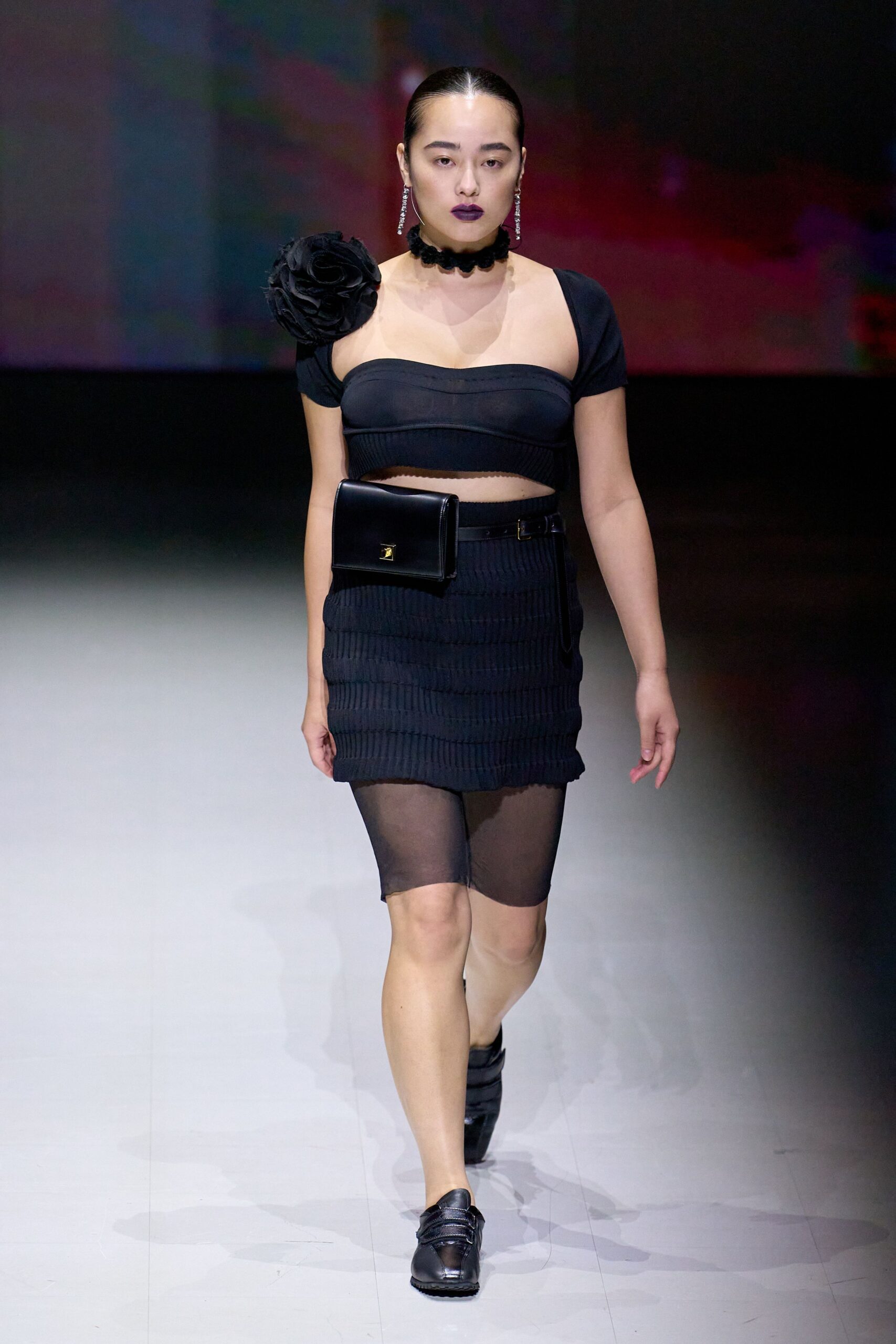 black cotton sleeveless v-neck fitted ruched cropped crop-top