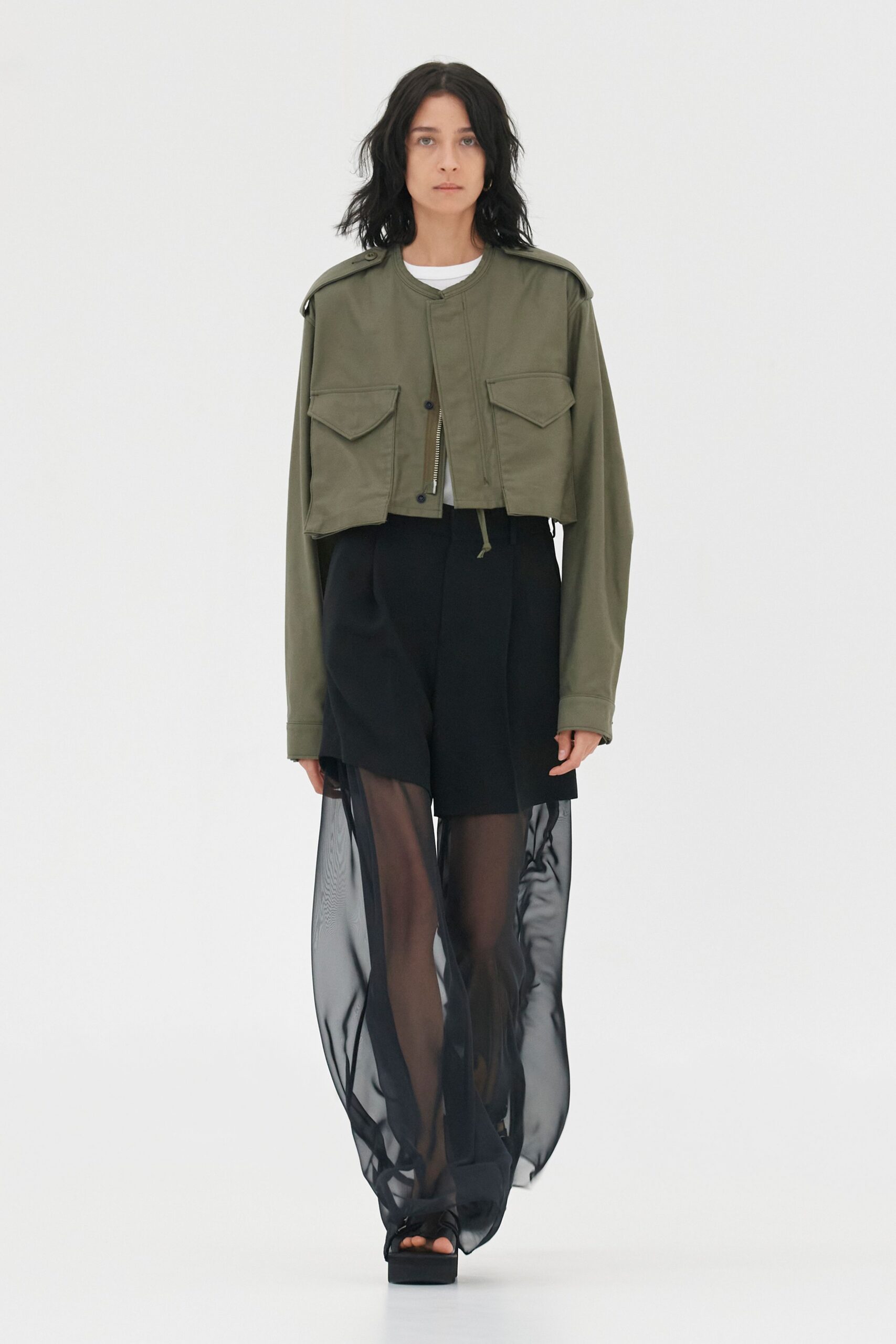 green cotton long-sleeve collared fitted buttoned pockets jacket