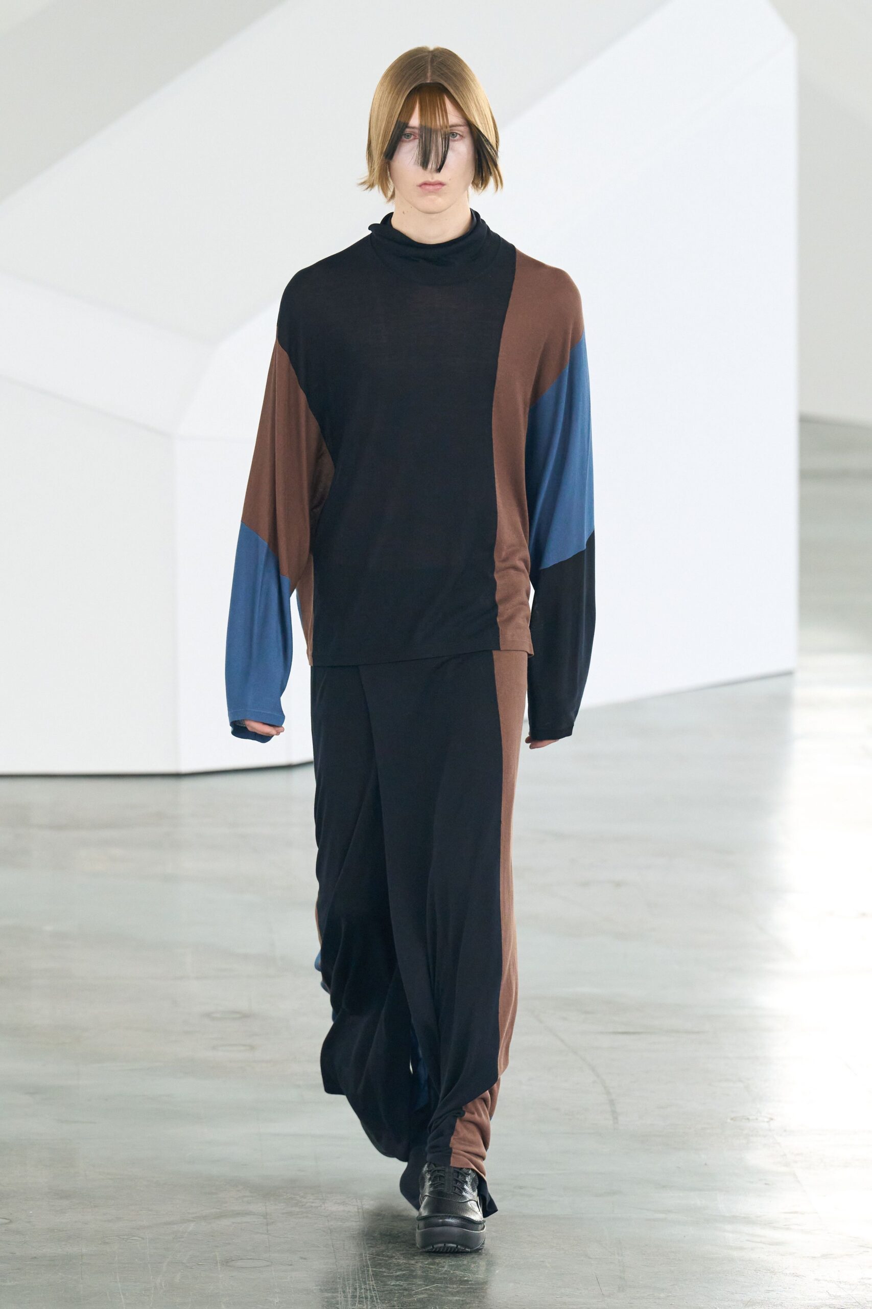 color-blocked relaxed top with pants