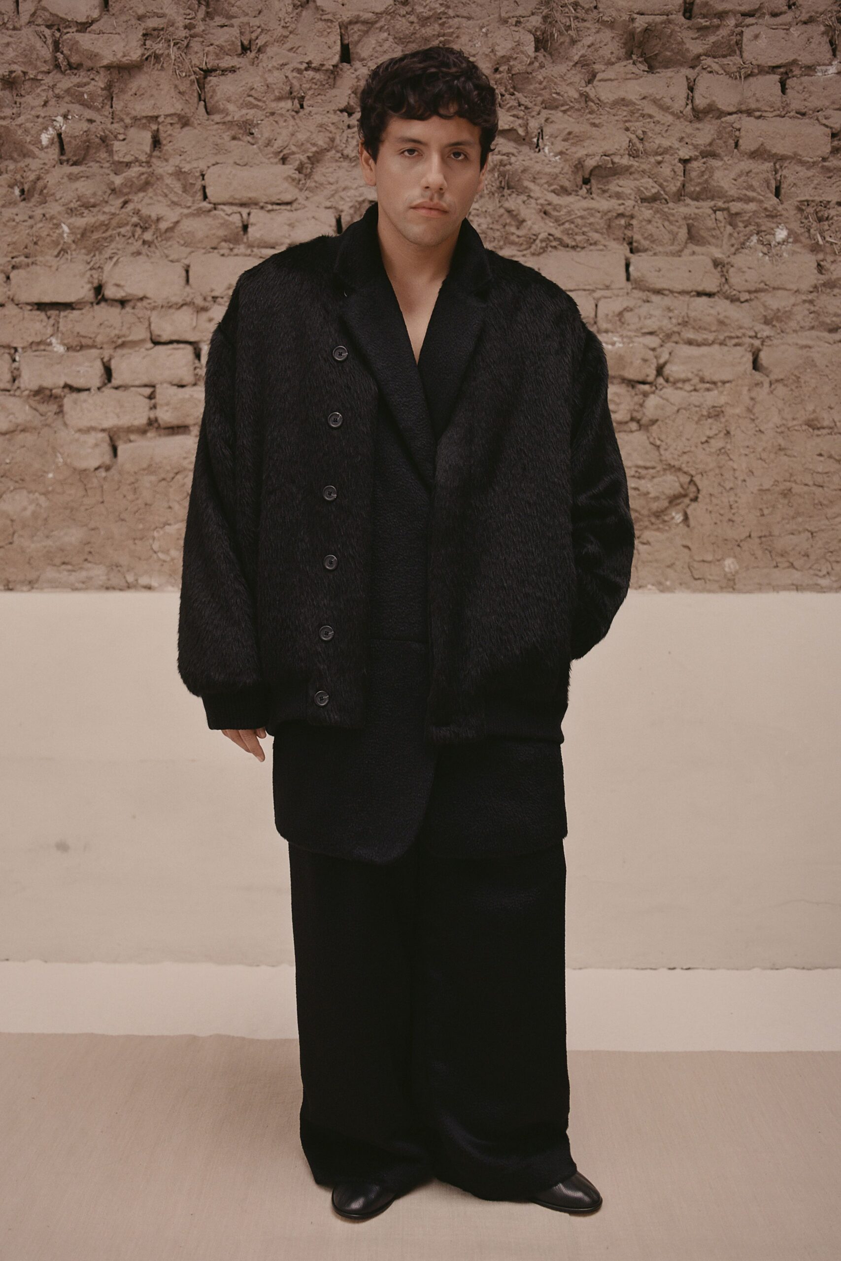 black cotton long-sleeve collared tailored suit