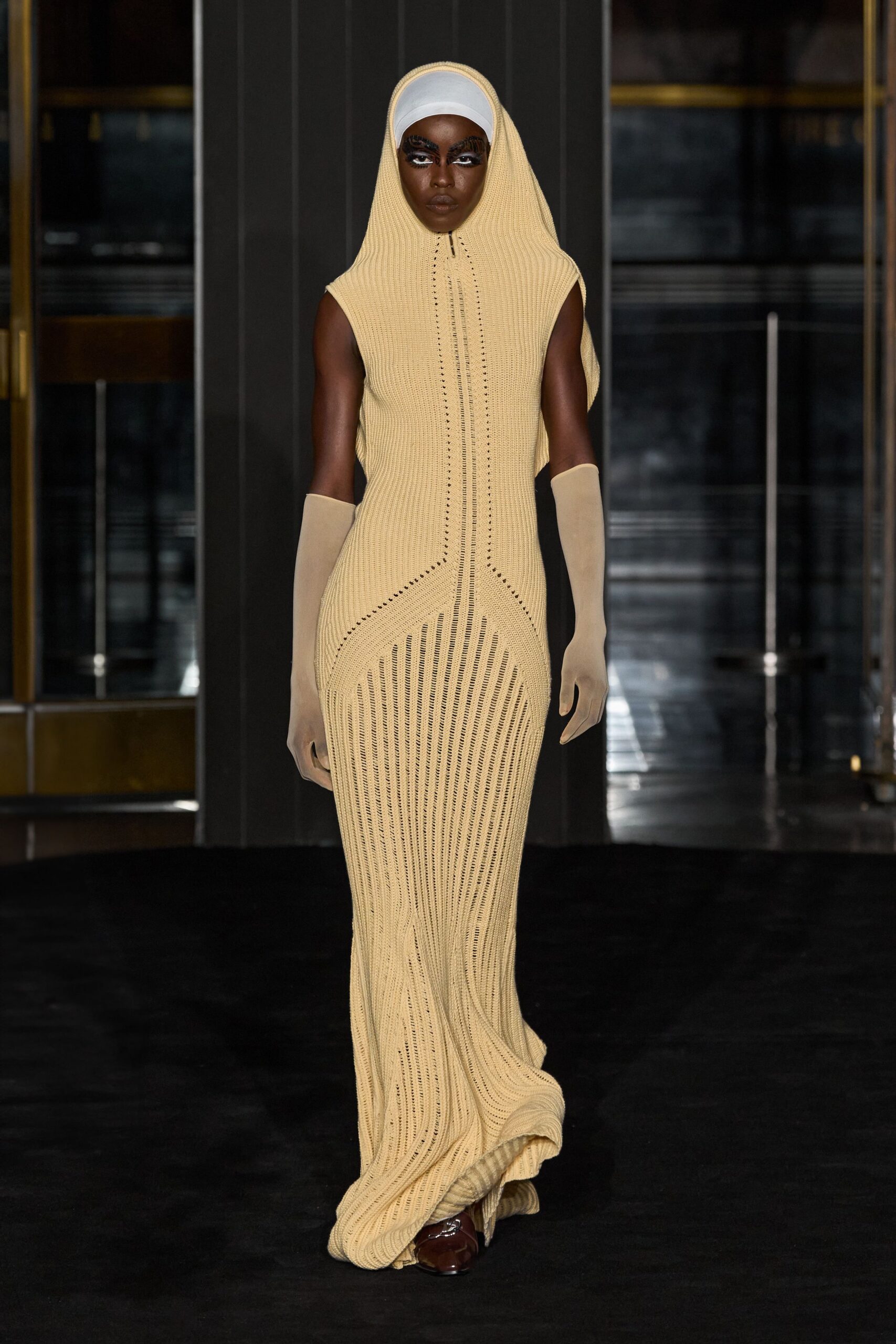 beige knit fitted gloves