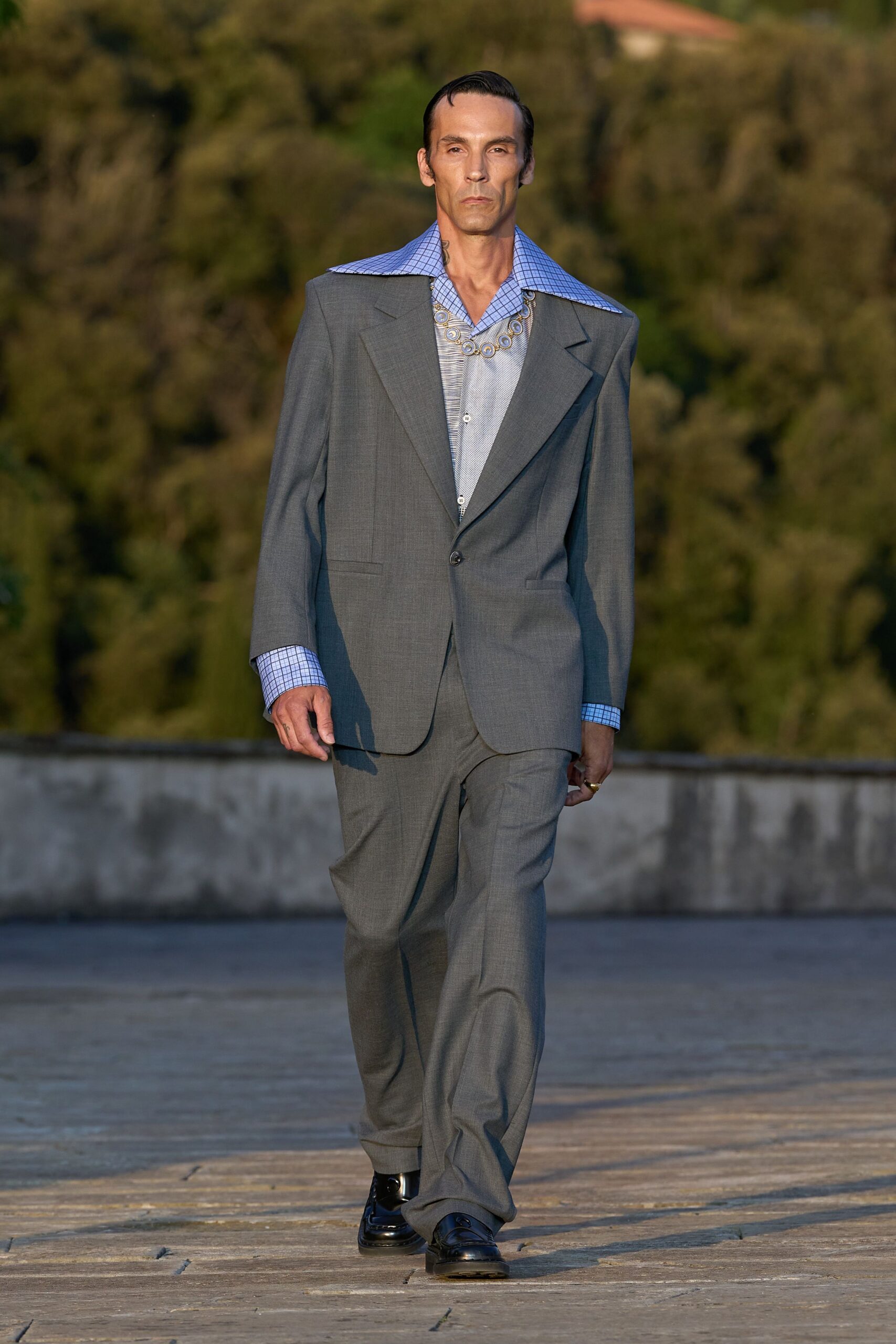 gray wool long-sleeve collared tailored buttoned suit