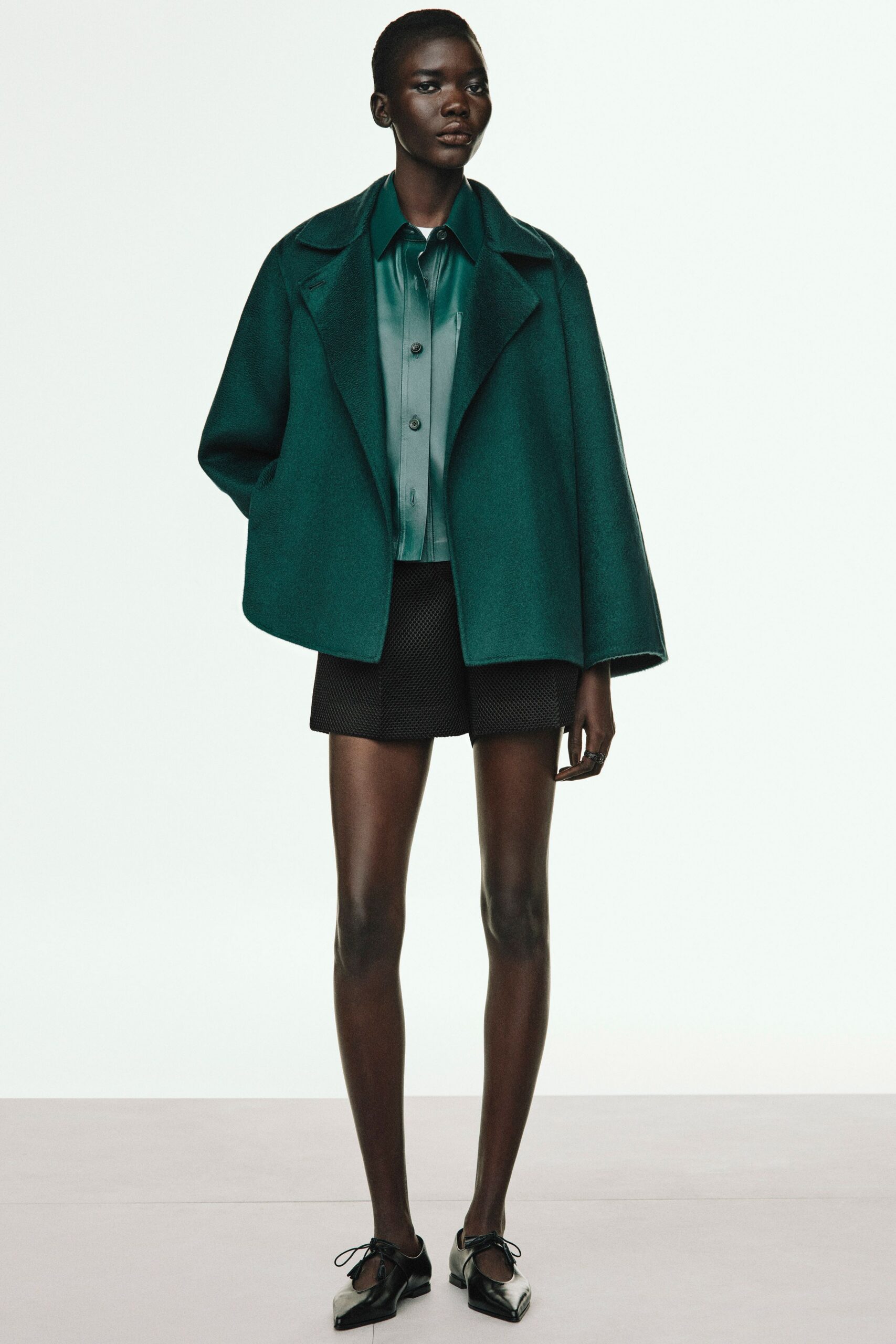 green wool long-sleeve collared oversized coat
