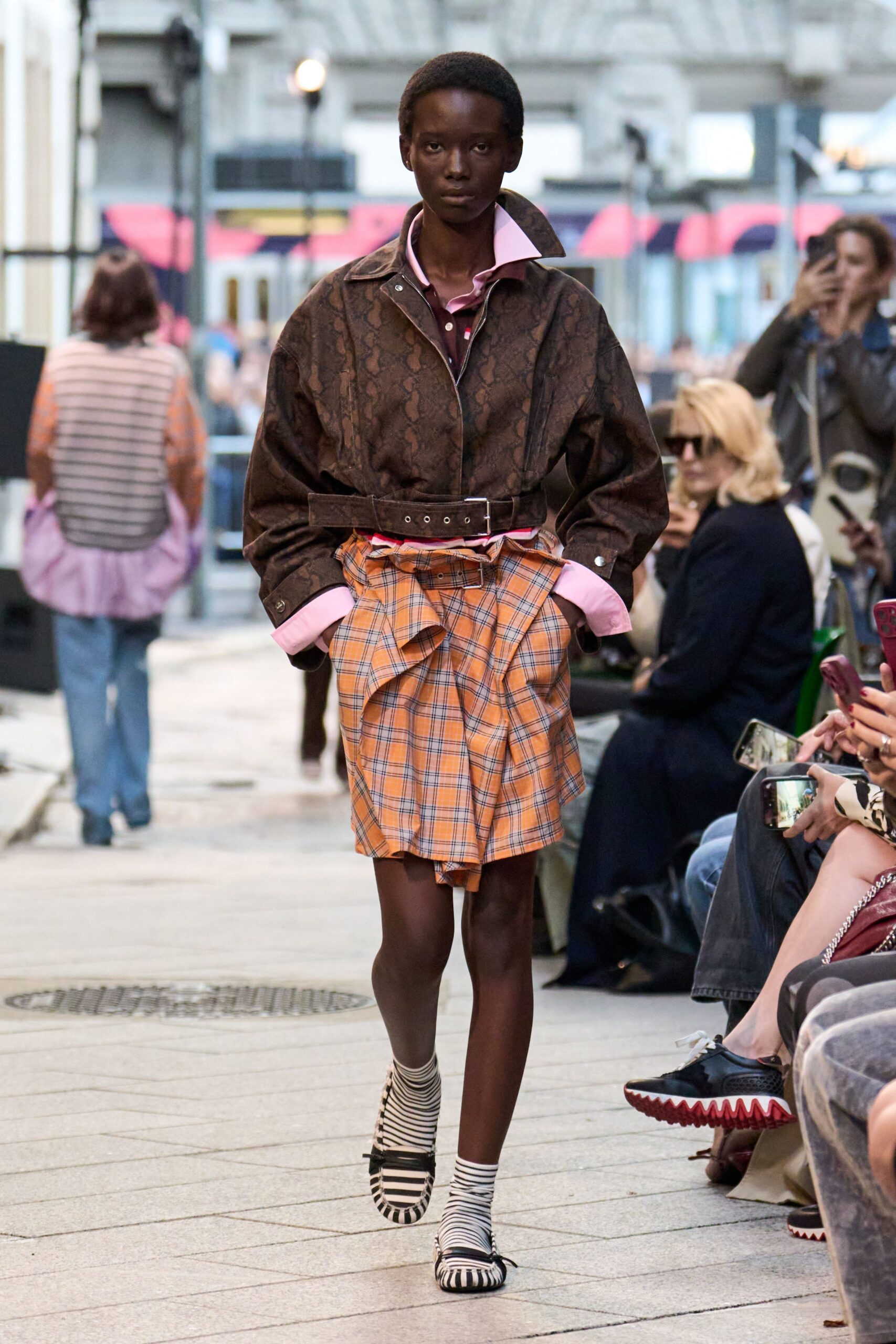 brown cotton long-sleeve collared relaxed printed jacket