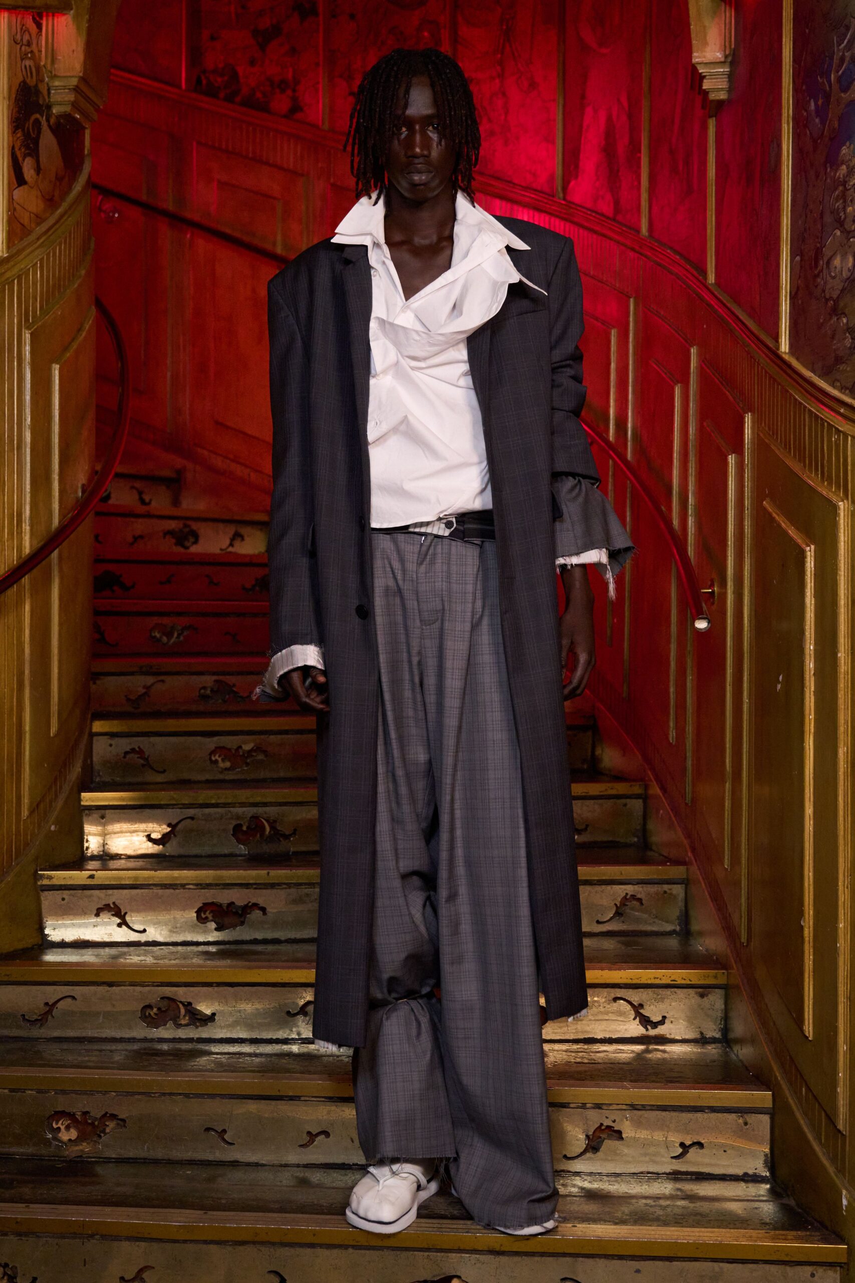 gray wool long-sleeve collared oversized buttoned coat