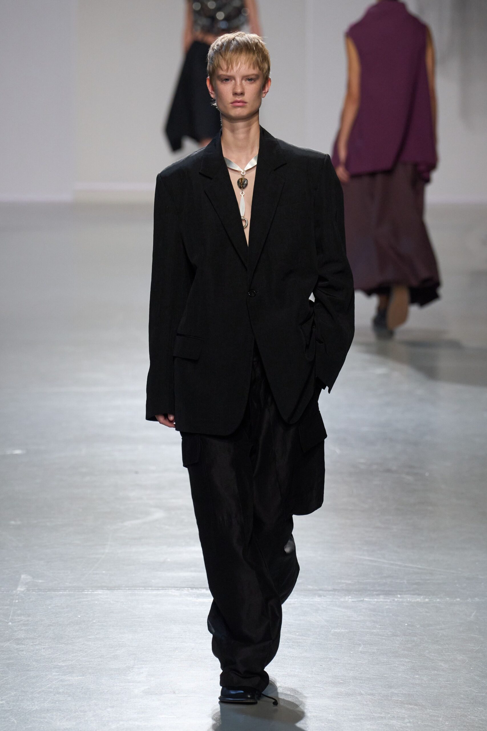 black wool long-sleeve collared oversized buttoned blazer