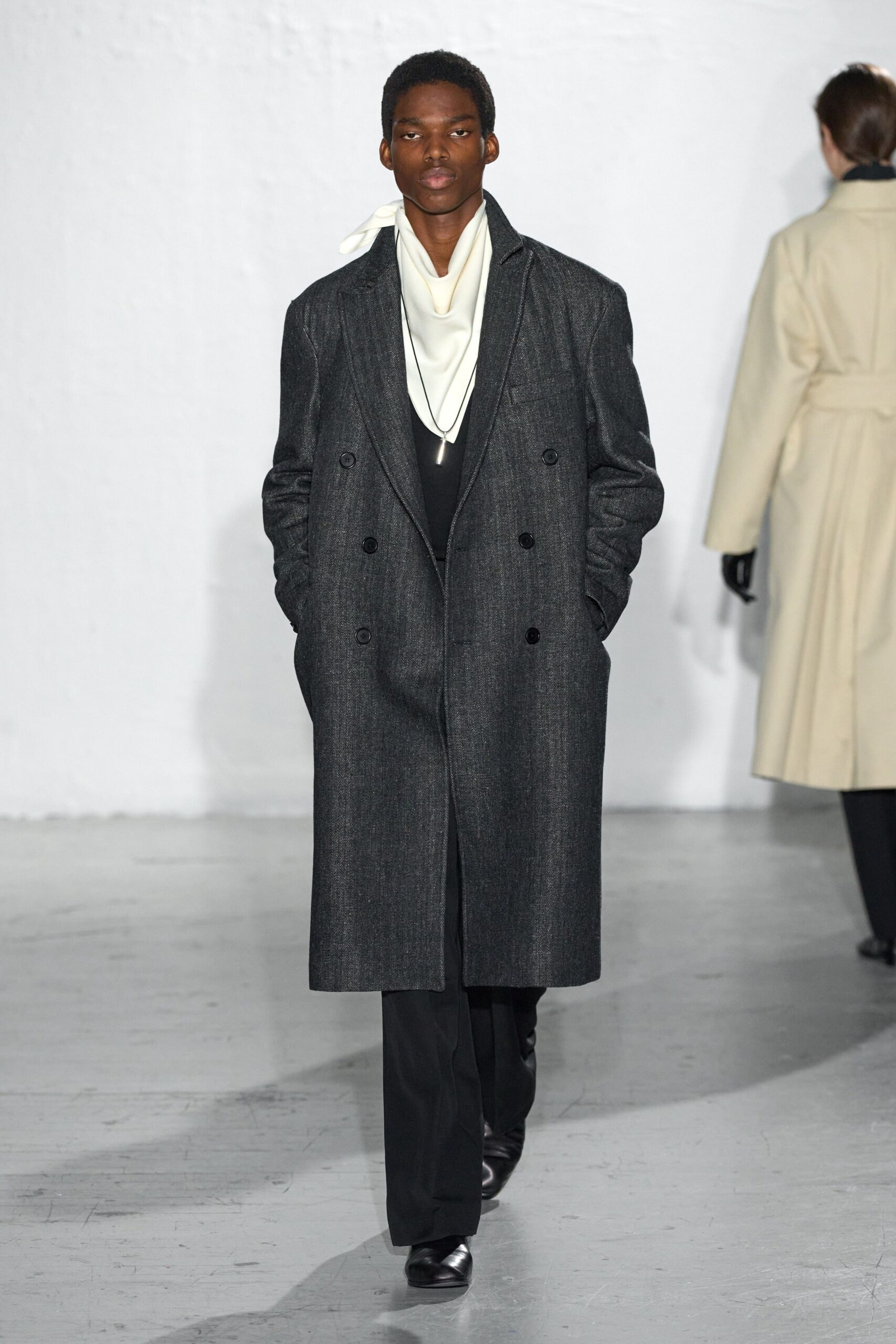 gray wool long-sleeve double-breasted structured pockets coat