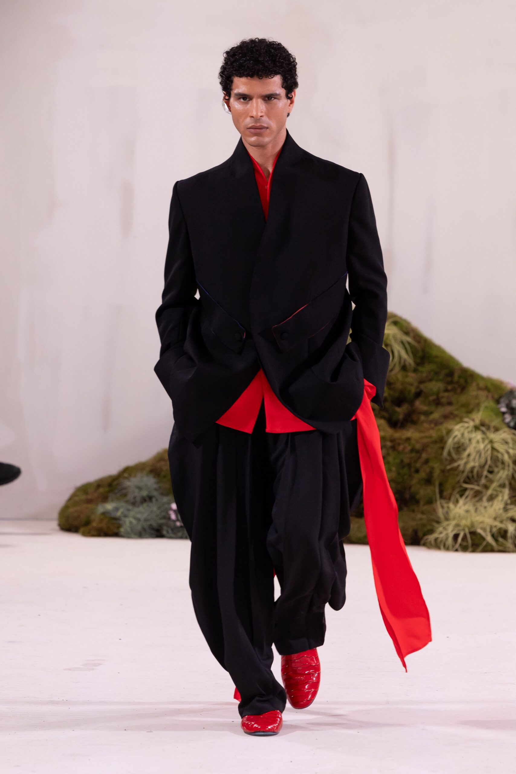 black blazer red shirt relaxed pants