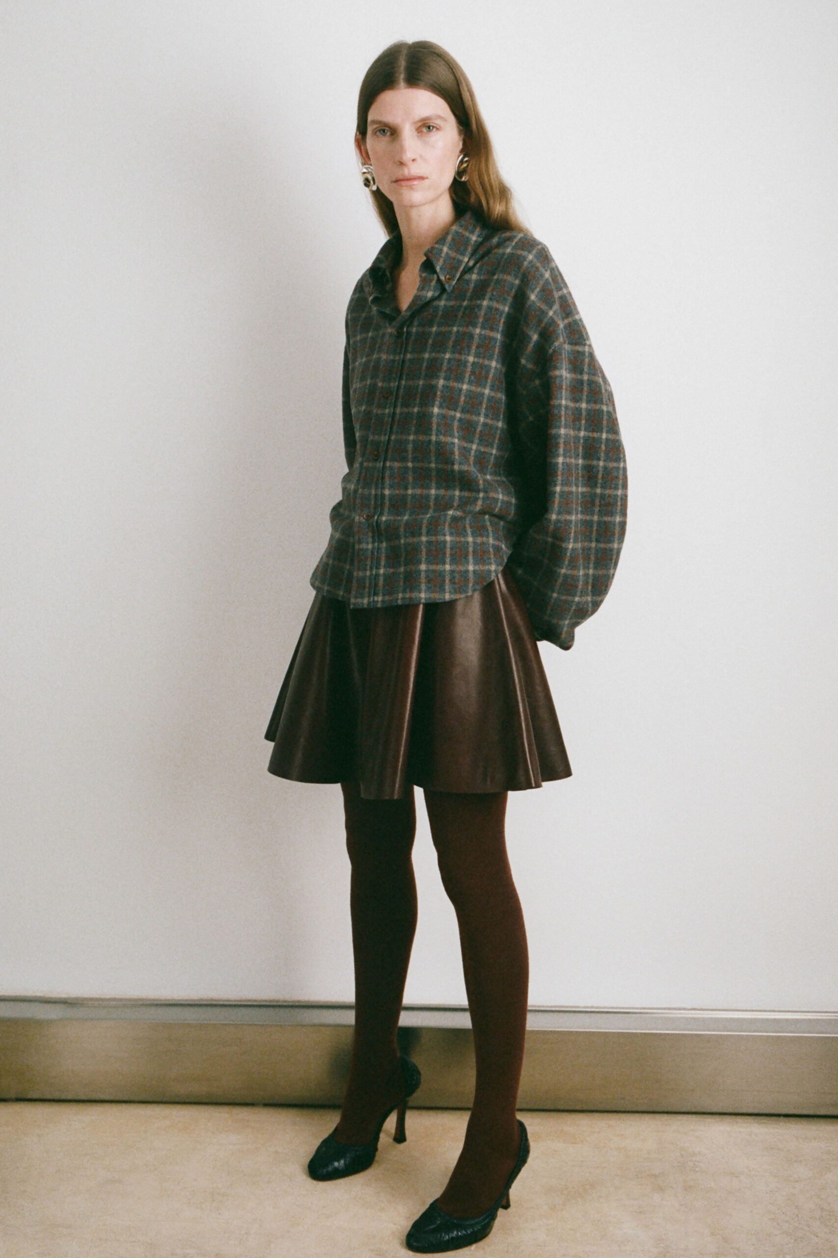 brown leather fitted flared short skirt