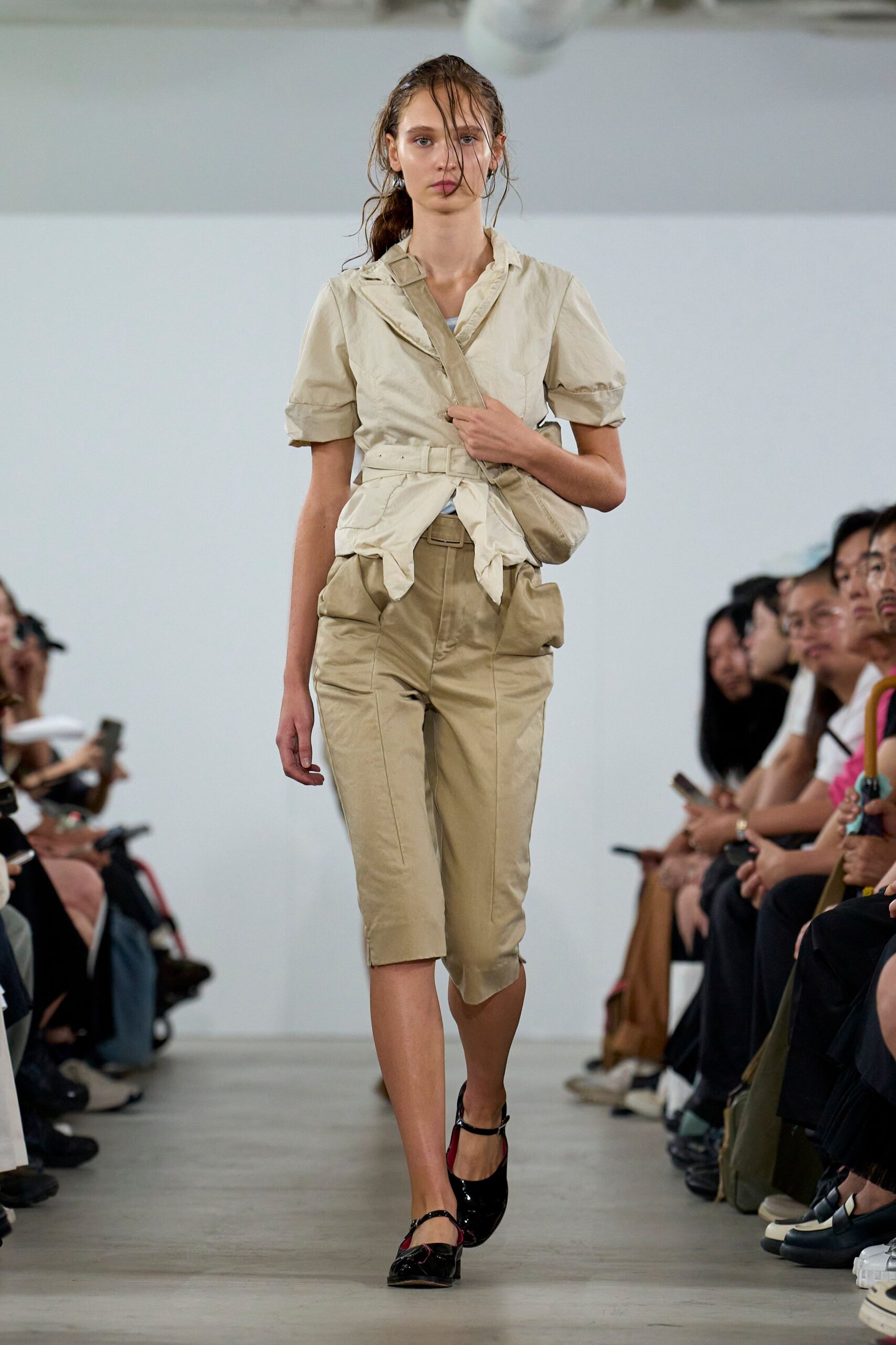 beige cotton short-sleeve collared relaxed buttoned shirt