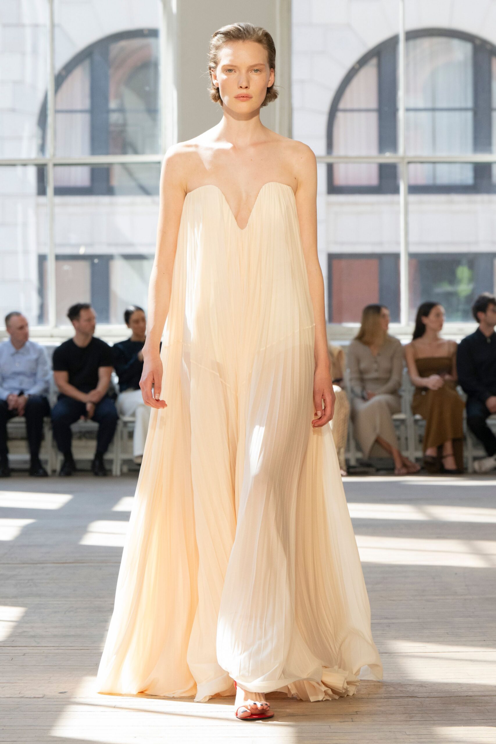 beige pleated silk gown with red shoes