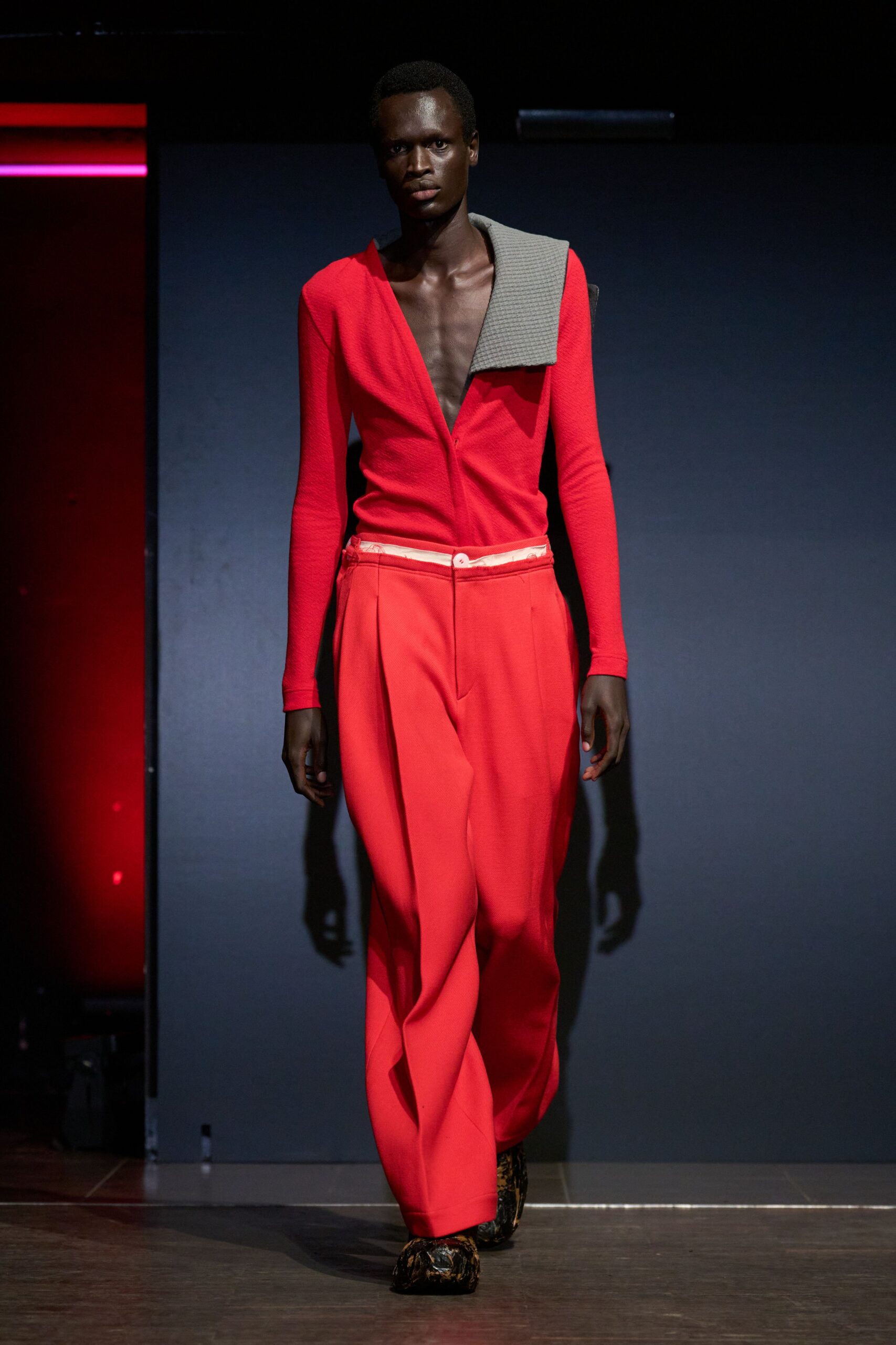 red cotton long-sleeve v-neck fitted top