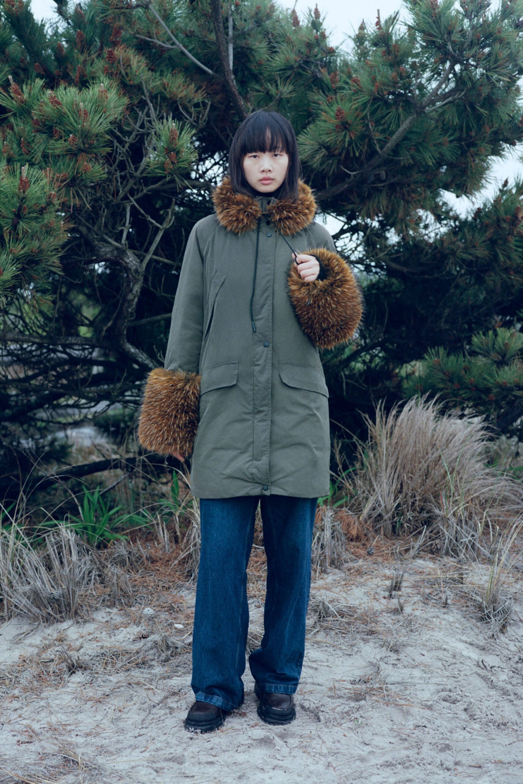 green cotton long-sleeve collared relaxed zippered coat