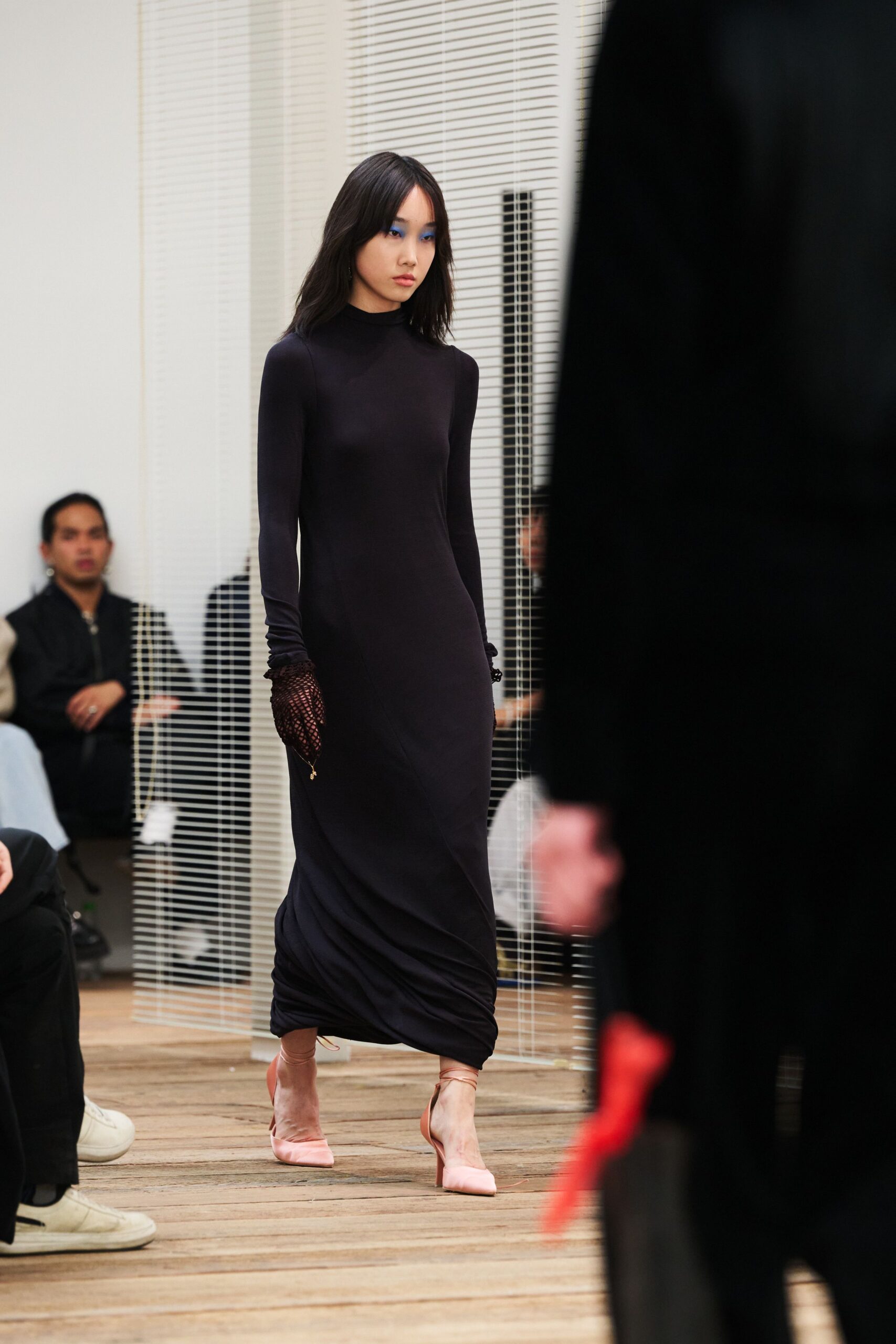 black fitted maxi dress with pink shoes