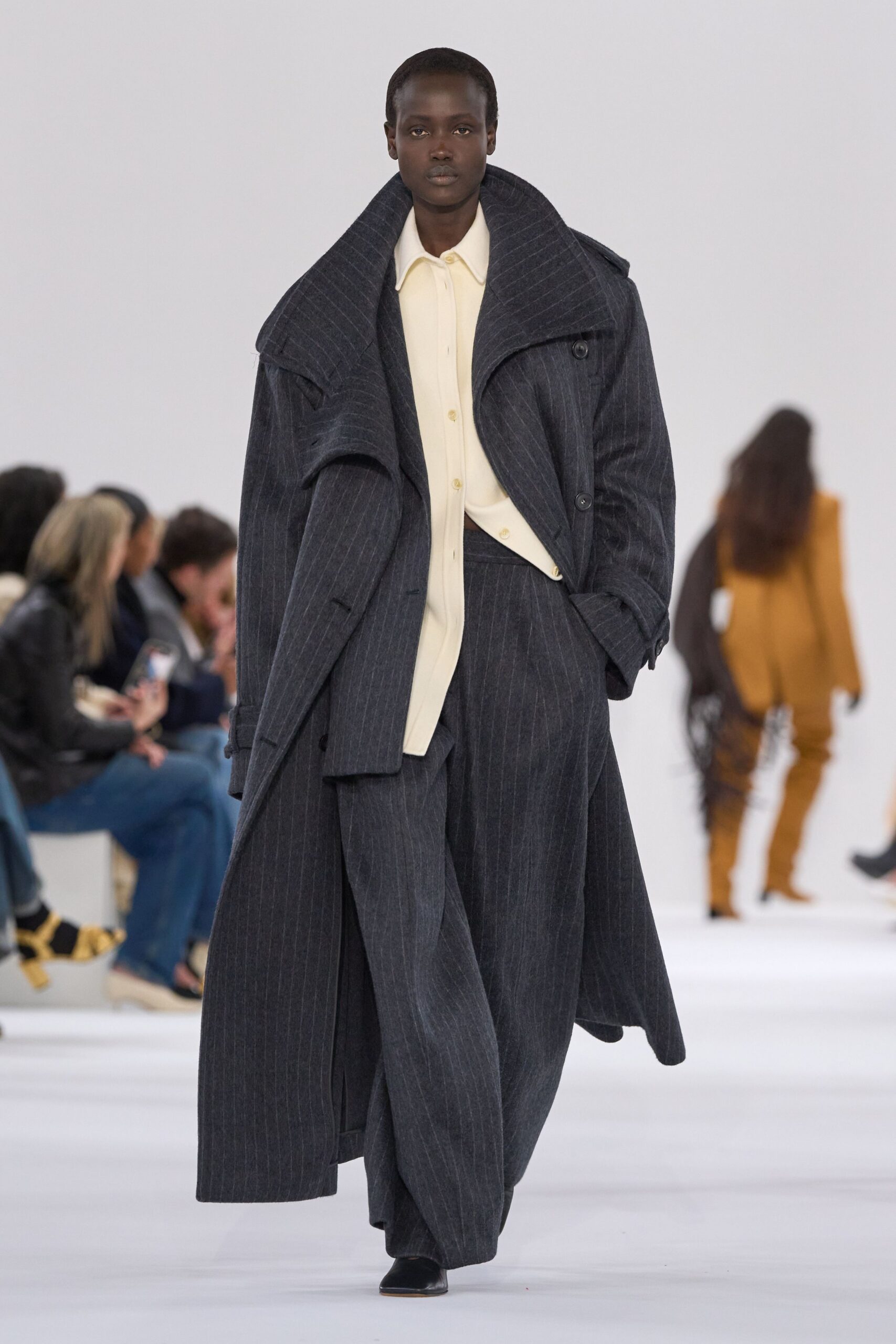 gray wool long-sleeve collared relaxed buttoned pleated coat