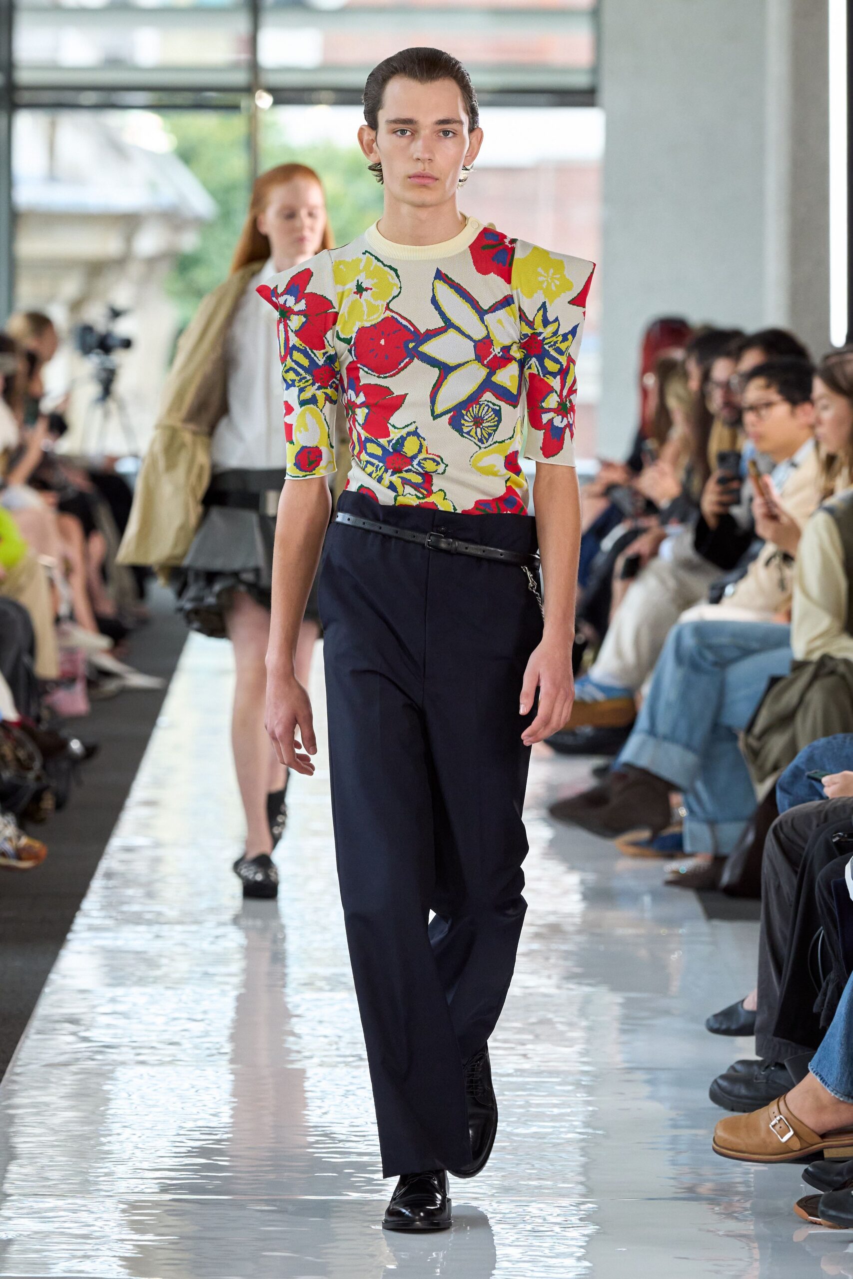 white cotton short-sleeve collared fitted printed top