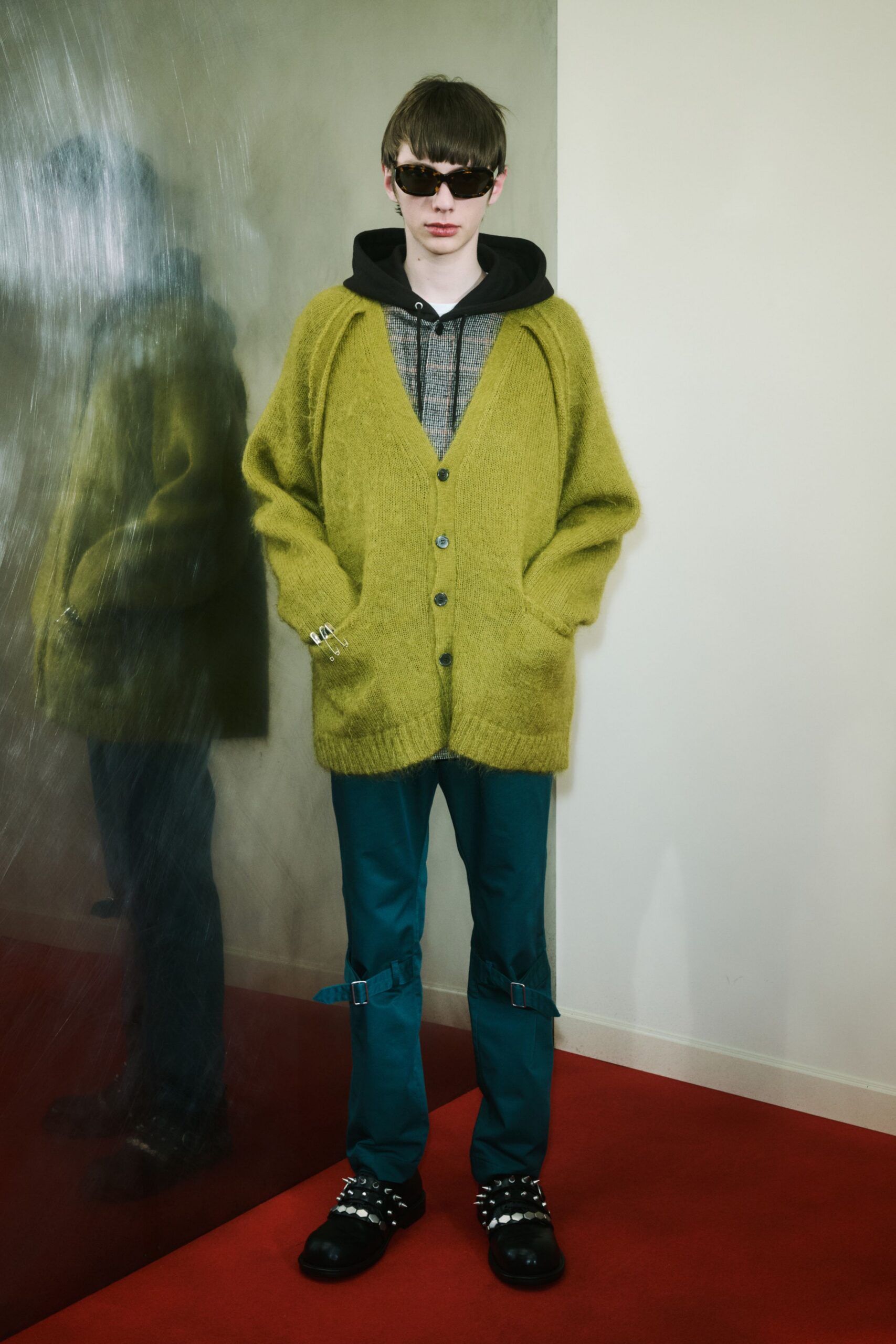 green wool long-sleeve collared relaxed buttoned pockets cardigan