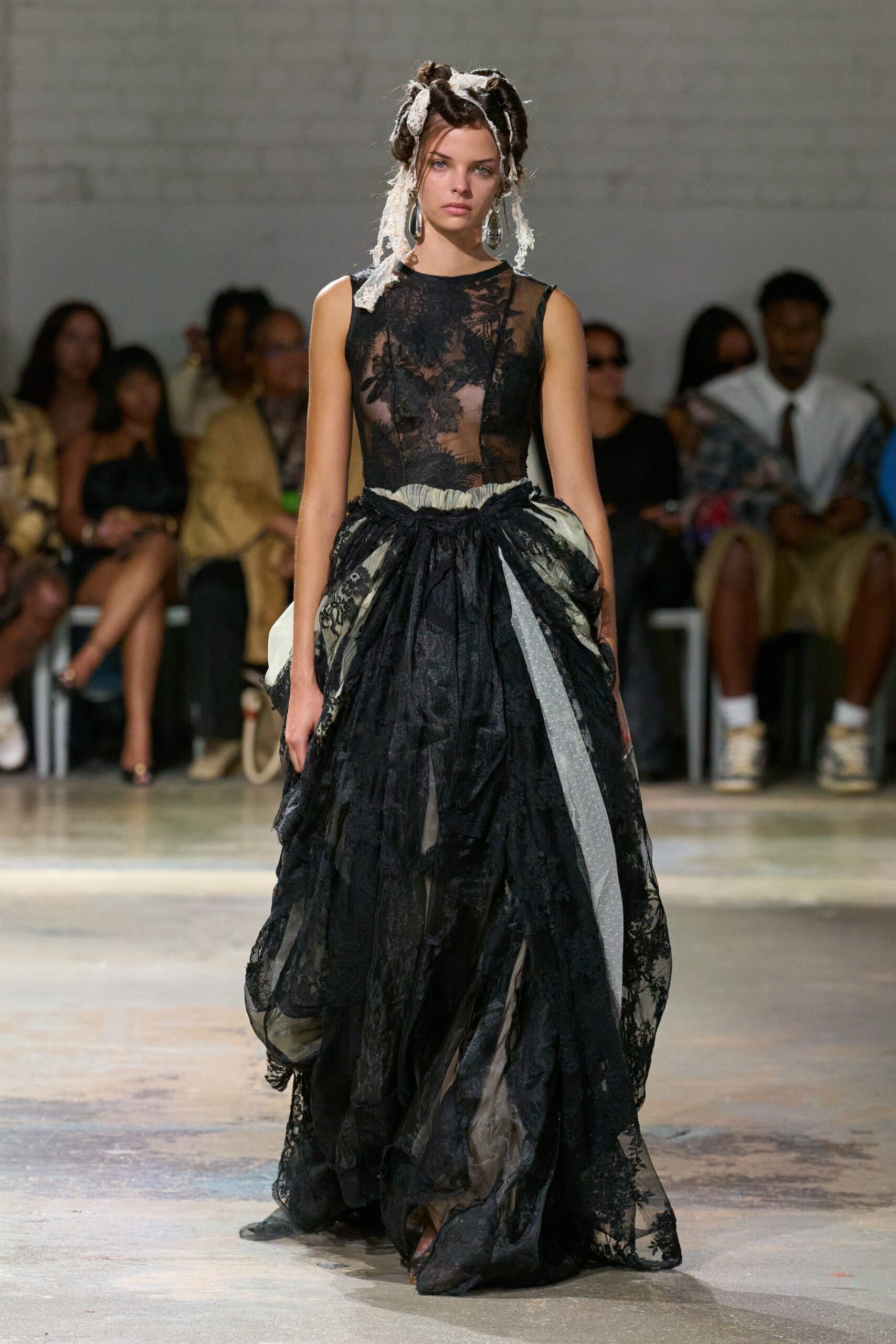 black lace sleeveless gown