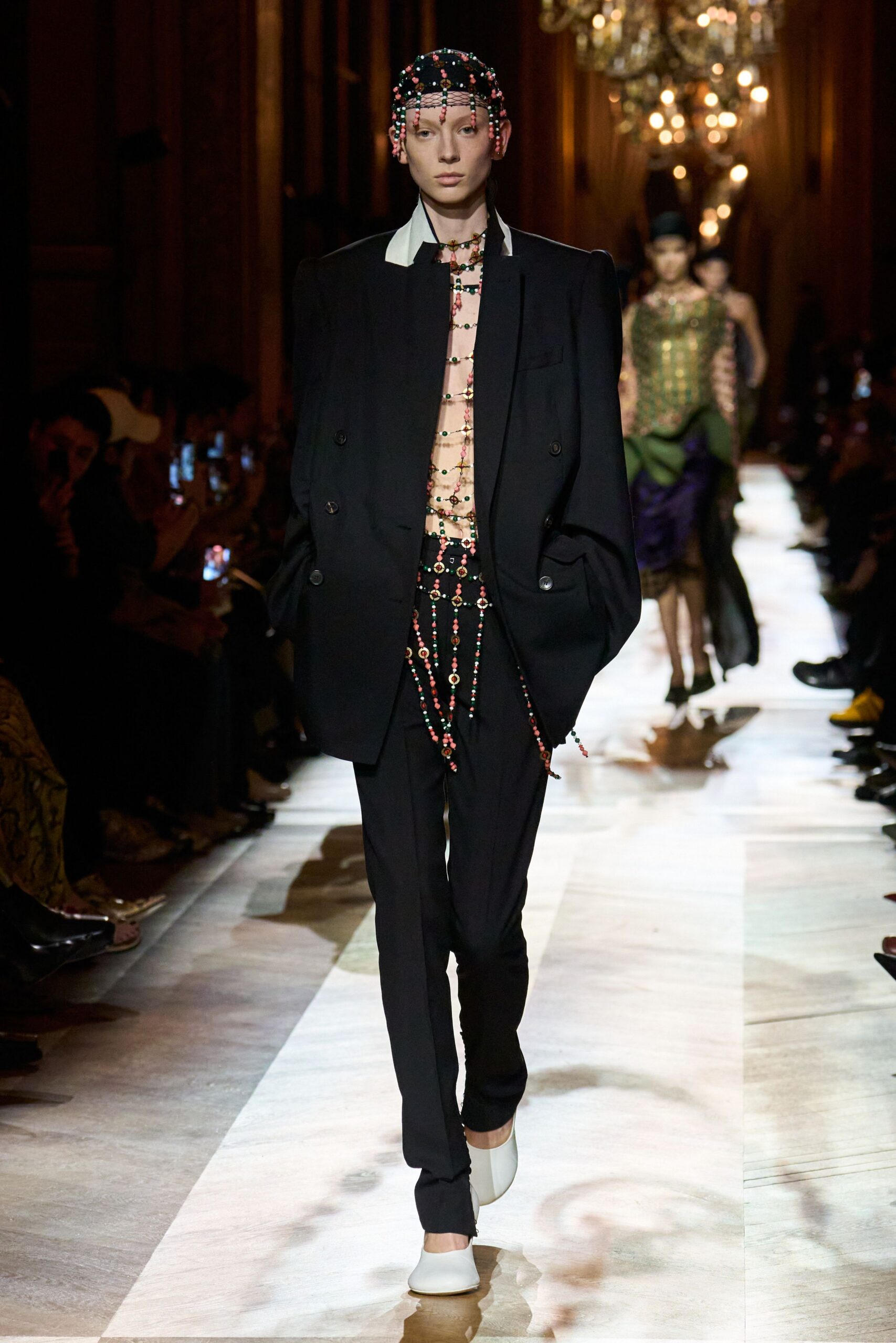 black wool long-sleeve collared tailored buttoned suit