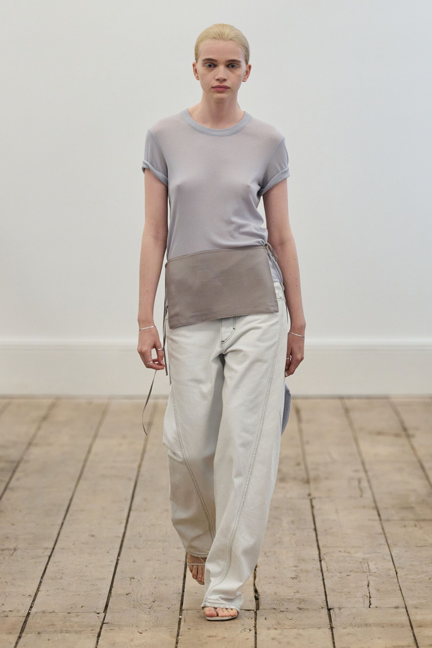 gray cotton short-sleeve collared relaxed t-shirt