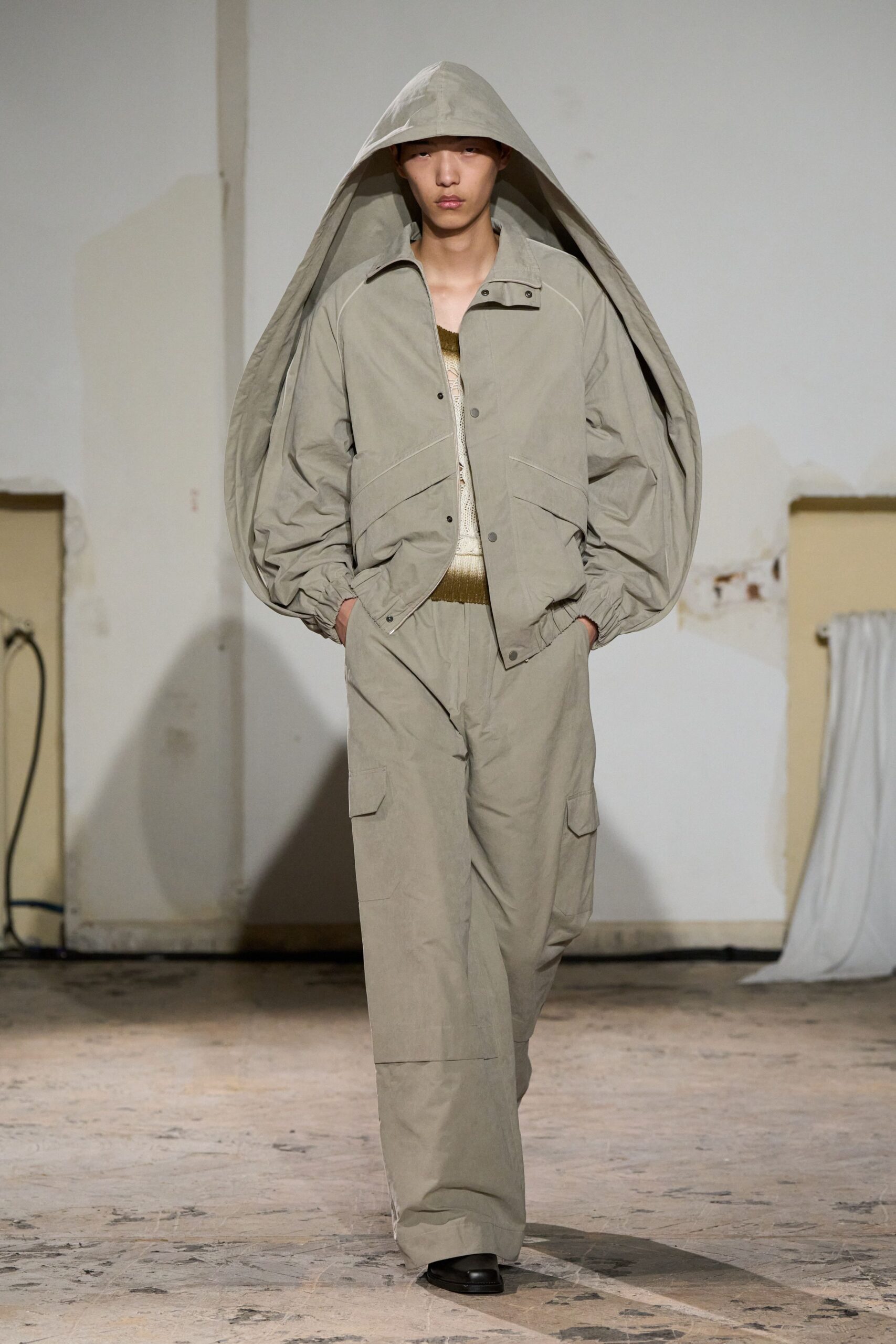 beige cotton relaxed cargo pants