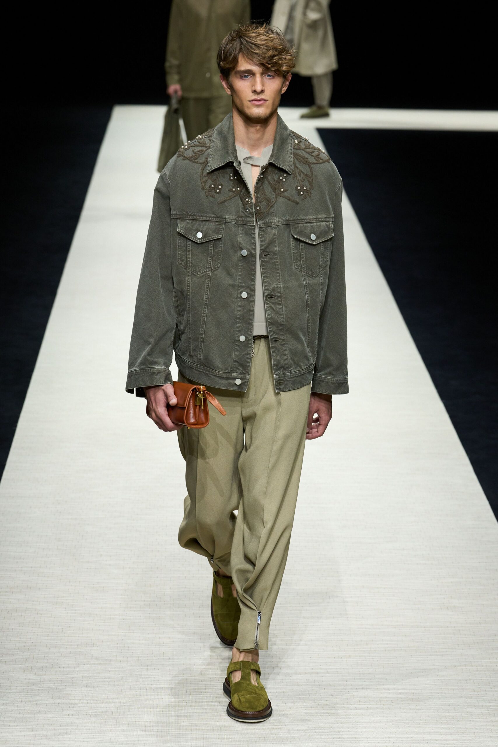 green cotton long-sleeve collared relaxed buttoned jacket