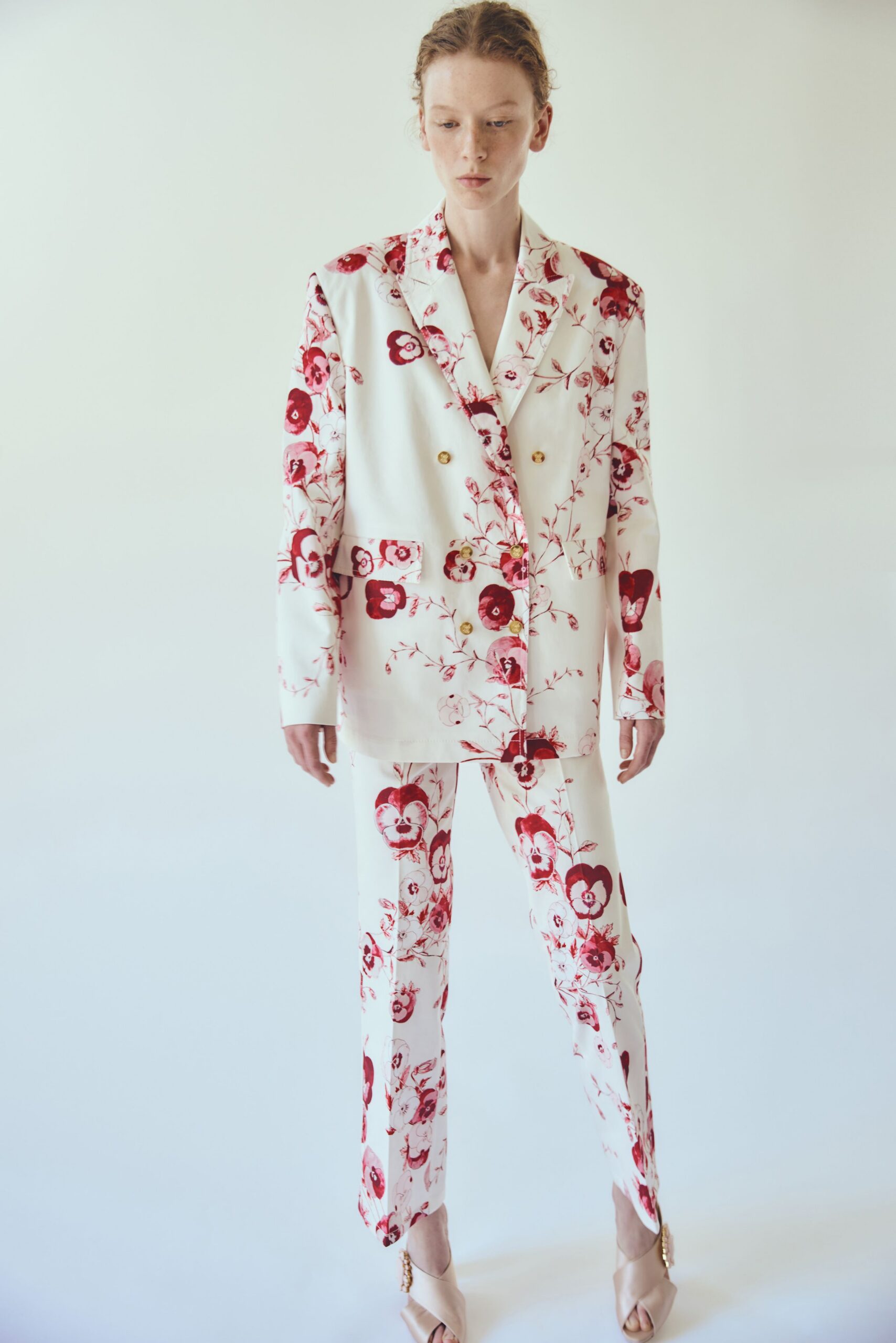 white silk long-sleeve collared tailored floral buttoned suit