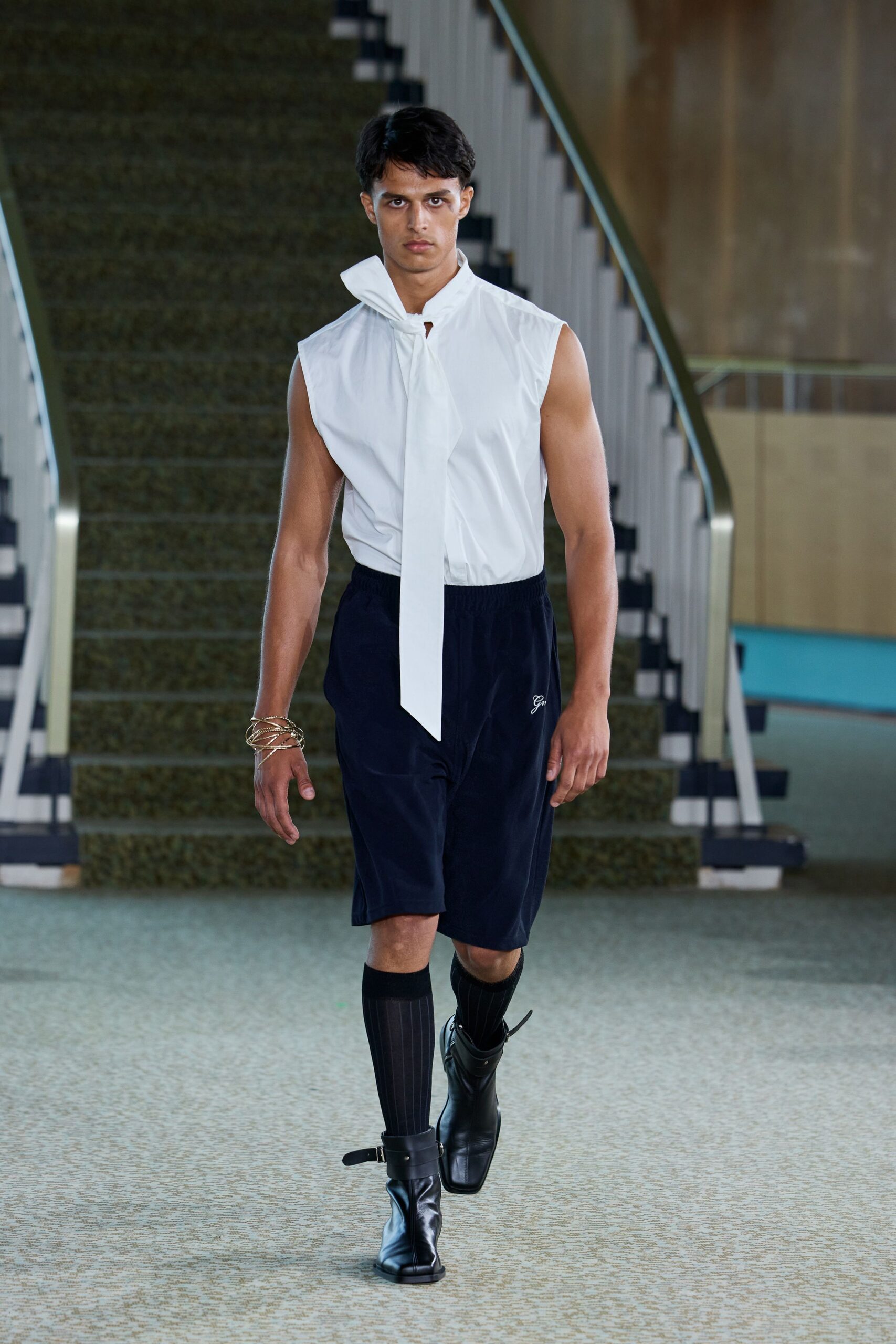 white cotton sleeveless collared fitted buttoned shirt