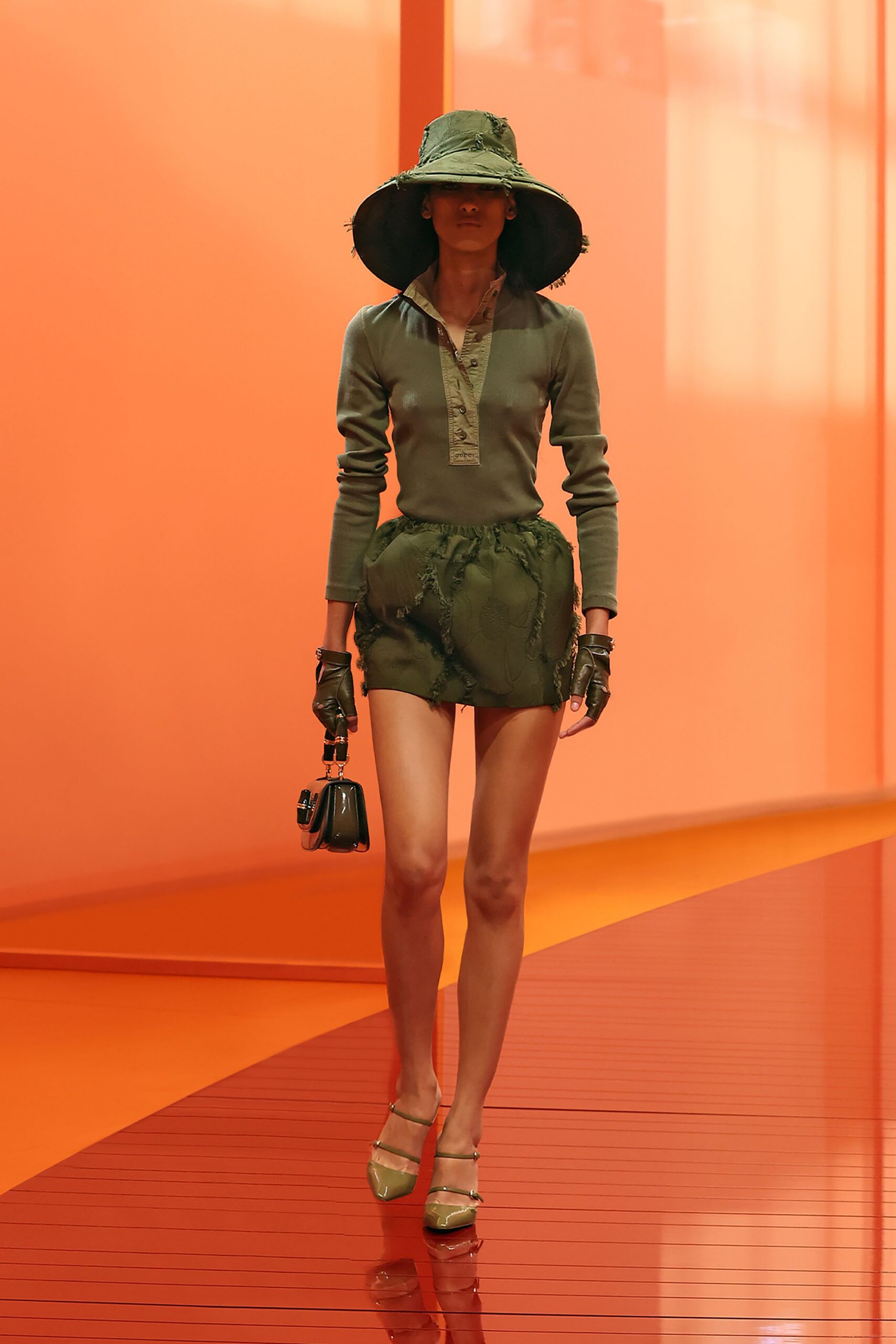green cotton long-sleeve collared fitted buttoned top