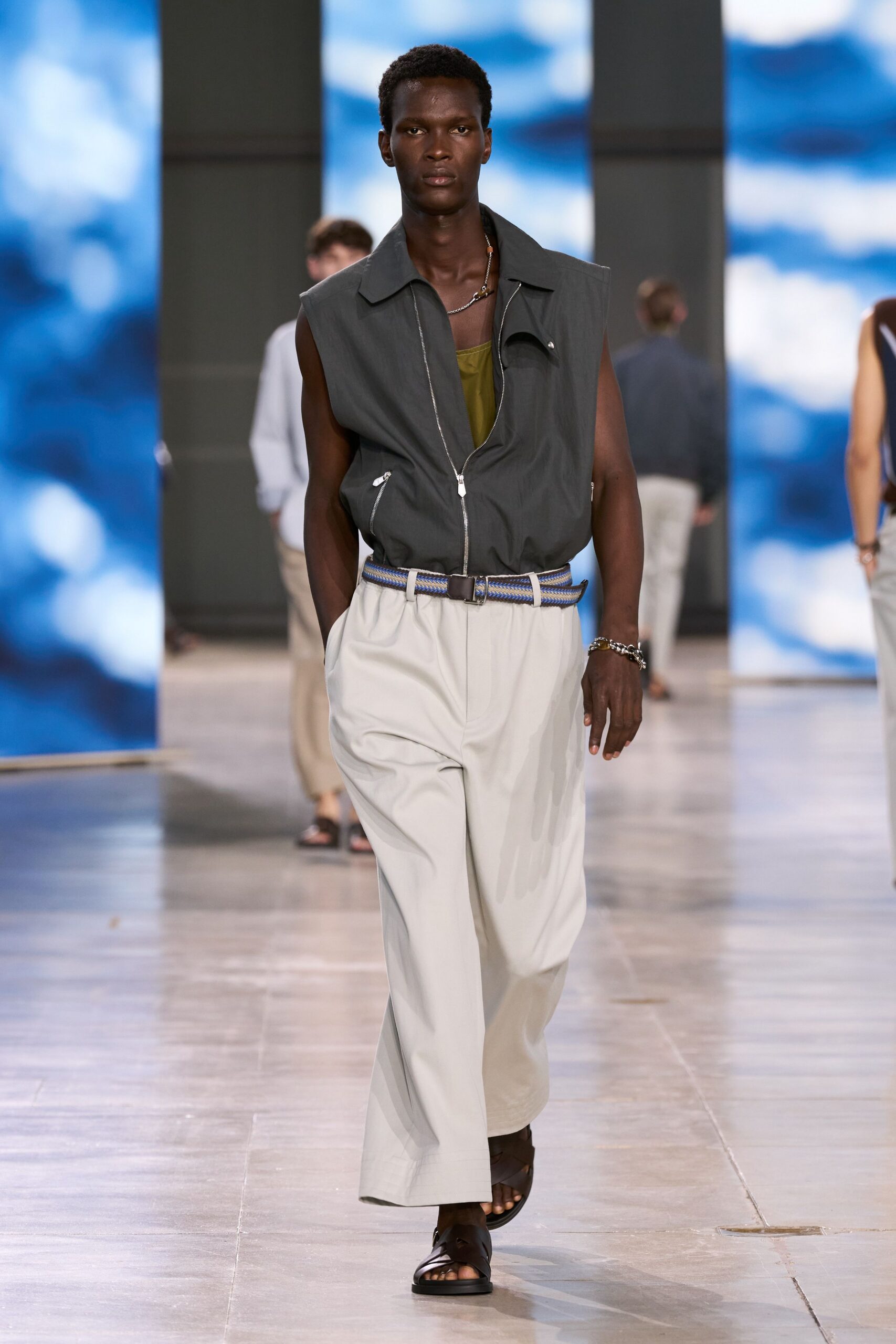 gray sleeveless shirt white wide-leg pants